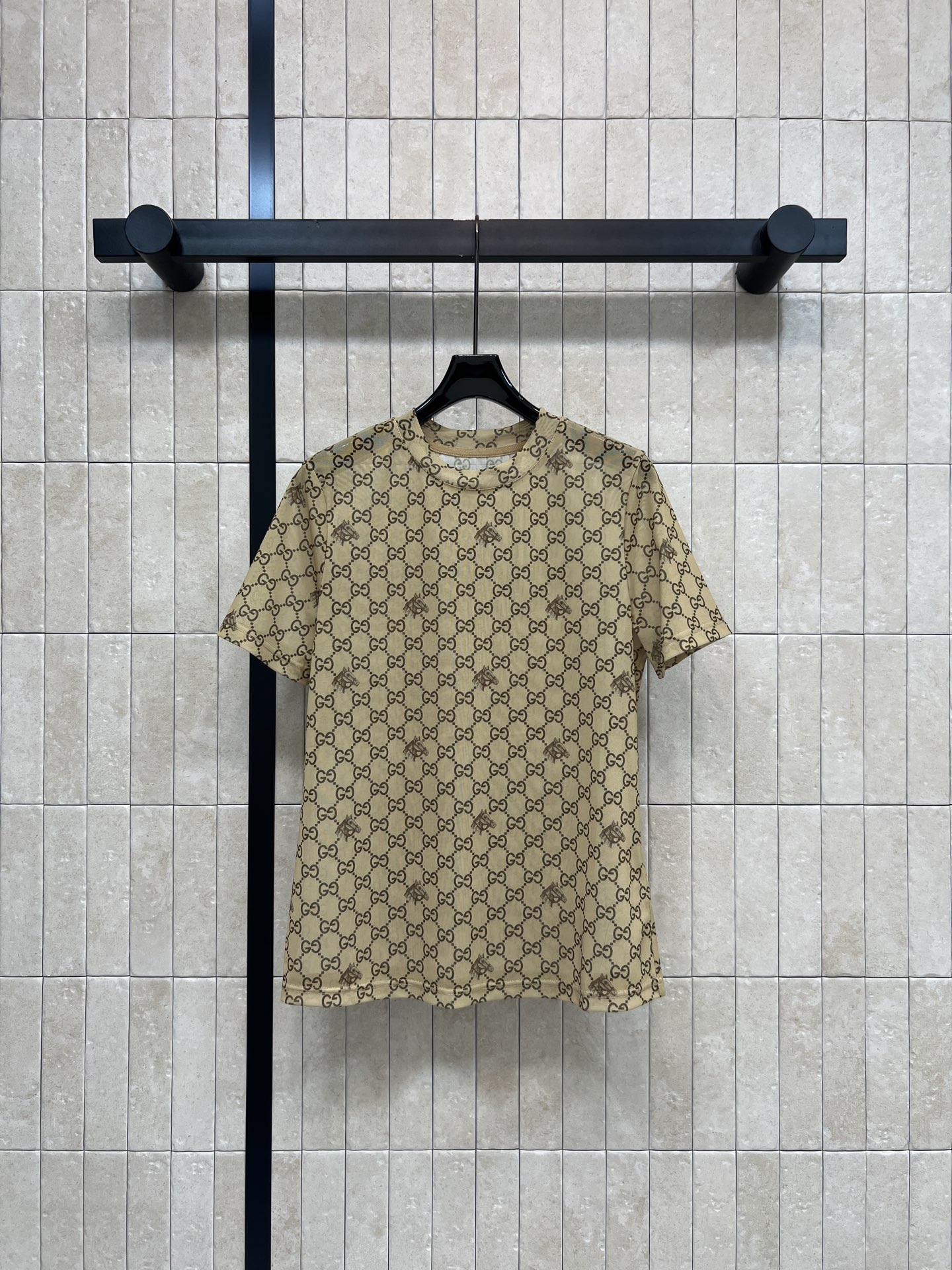 G家 26春夏新款 老花短袖T恤 经典GG提花面料 轻薄软糯 透气垂顺 圆领短袖设计 宽松正肩版型修饰肩