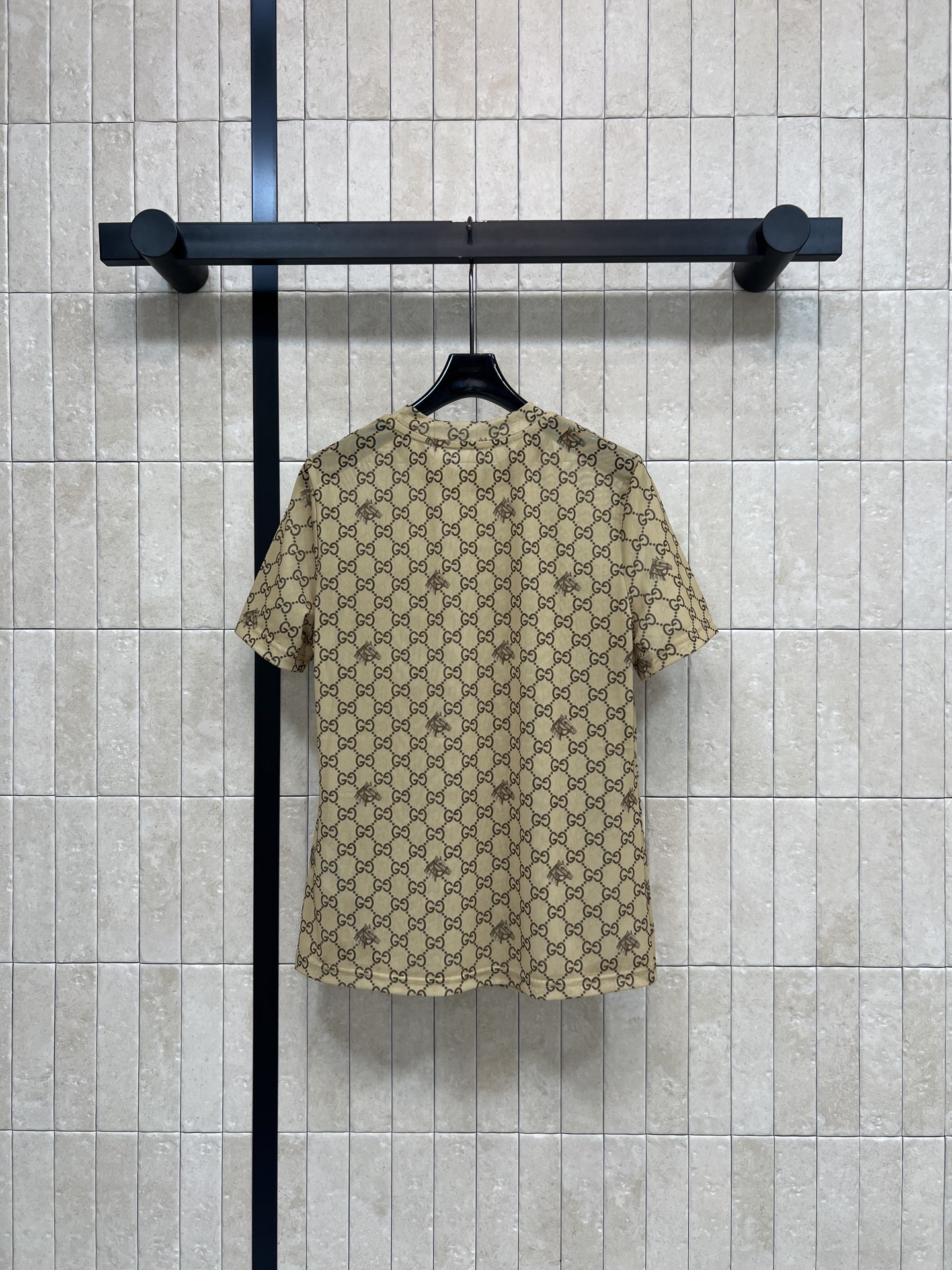 G家 26春夏新款 老花短袖T恤 经典GG提花面料 轻薄软糯 透气垂顺 圆领短袖设计 宽松正肩版型修饰肩