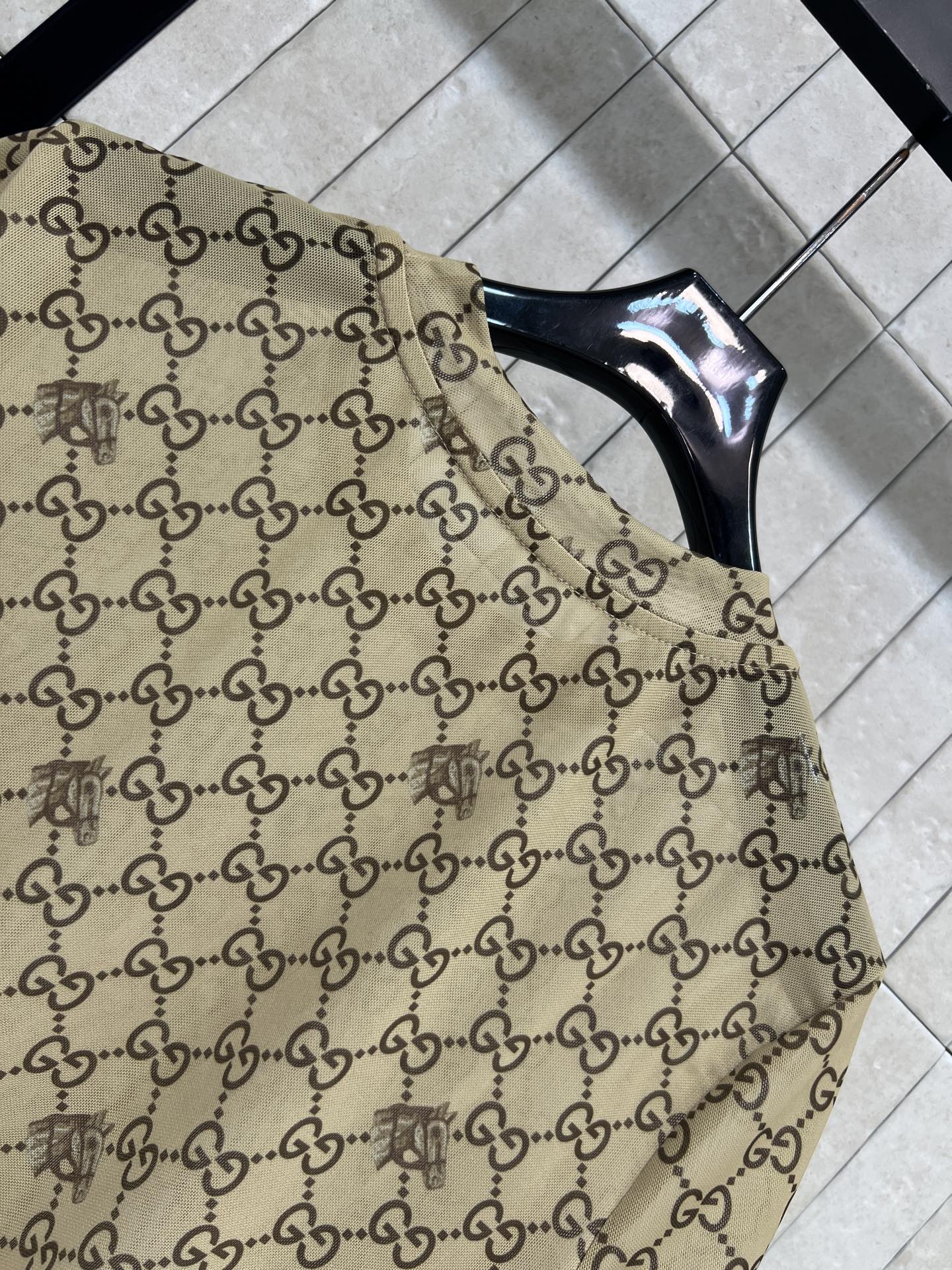 G家 26春夏新款 老花短袖T恤 经典GG提花面料 轻薄软糯 透气垂顺 圆领短袖设计 宽松正肩版型修饰肩