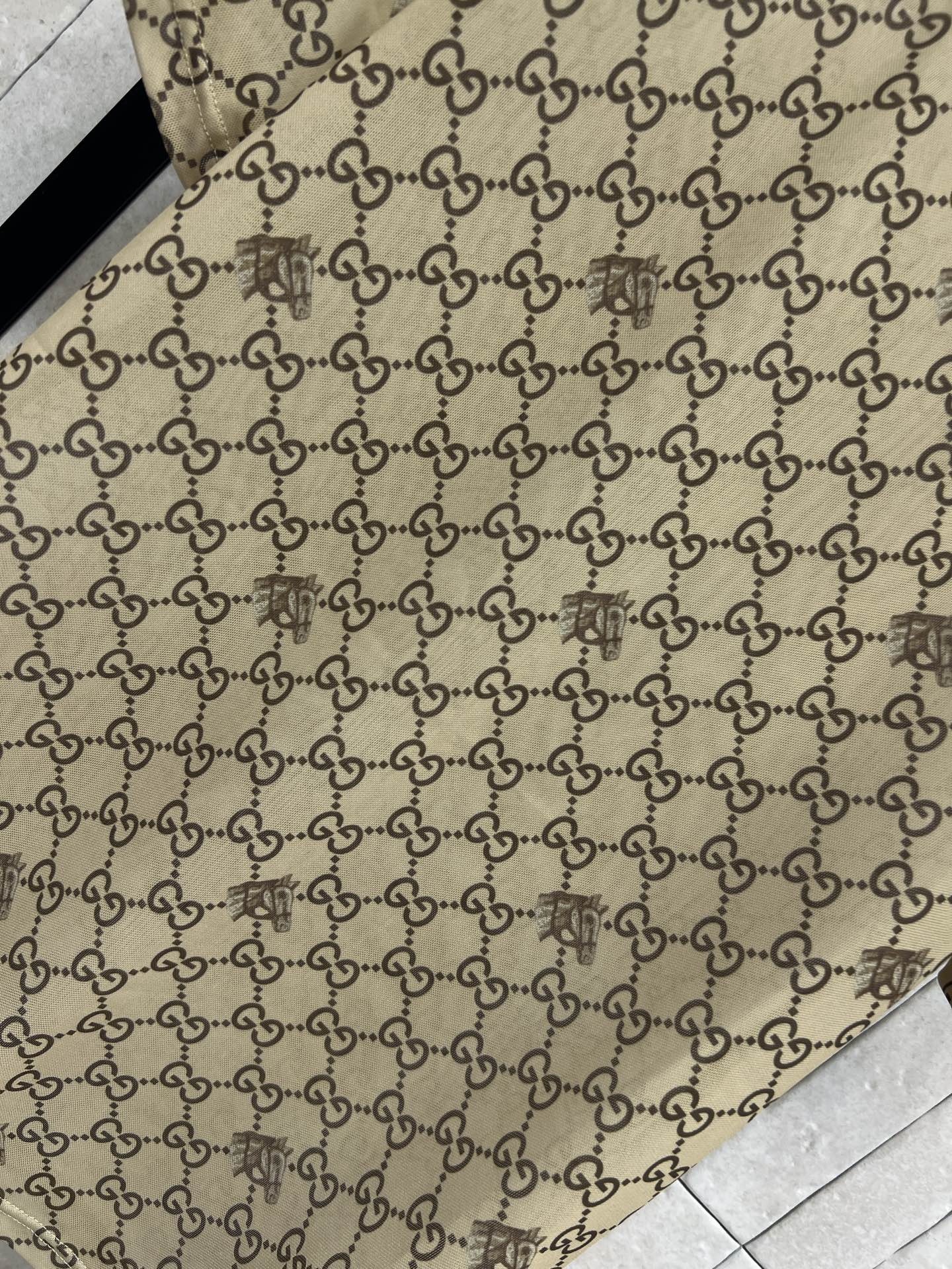 G家 26春夏新款 老花短袖T恤 经典GG提花面料 轻薄软糯 透气垂顺 圆领短袖设计 宽松正肩版型修饰肩