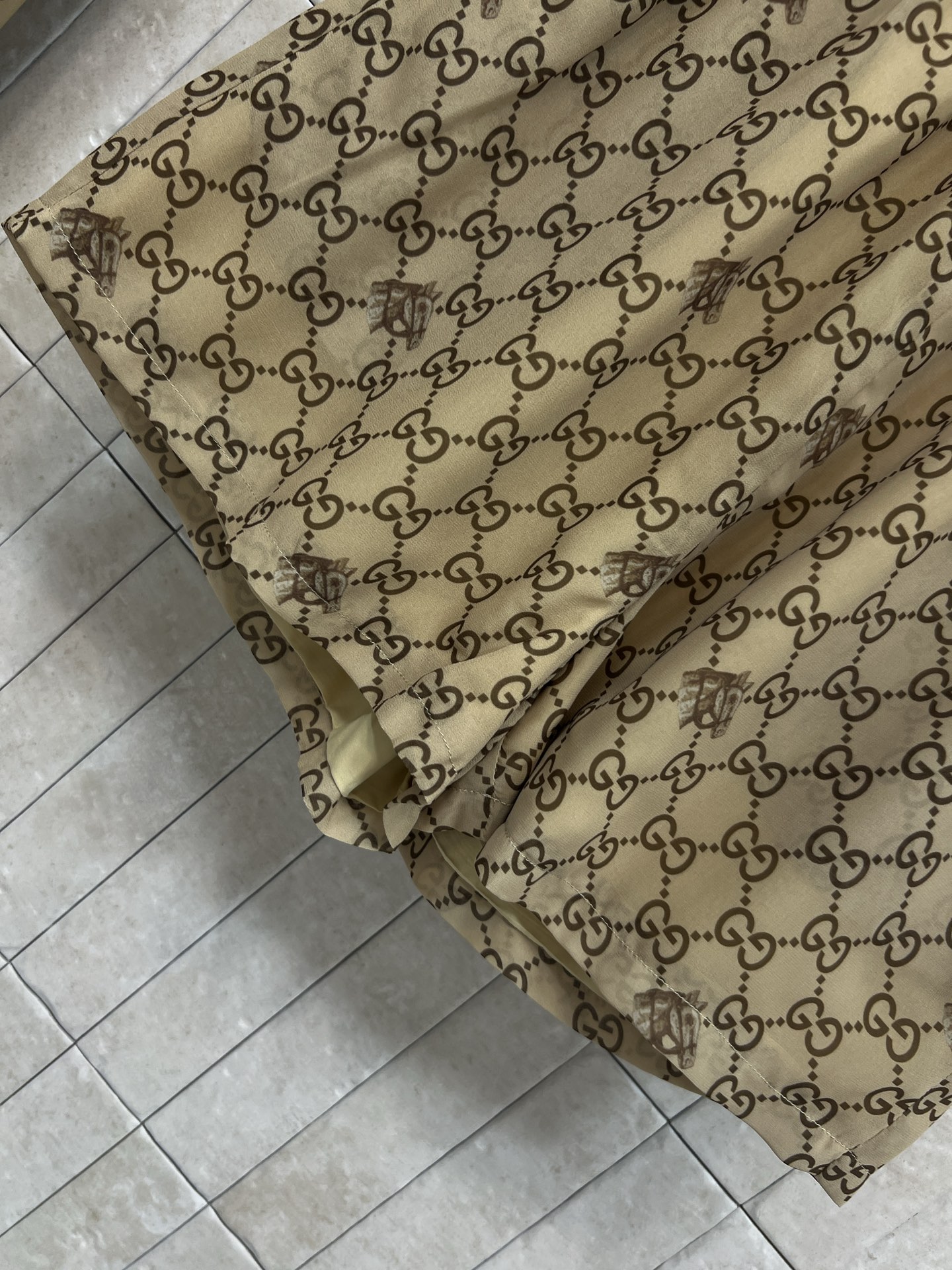 G家 26春夏新款 提花衬衫套装 经典双G老花设计 衬衫翻领长袖版型 剪裁宽松 休闲又优雅 高腰短裤同系