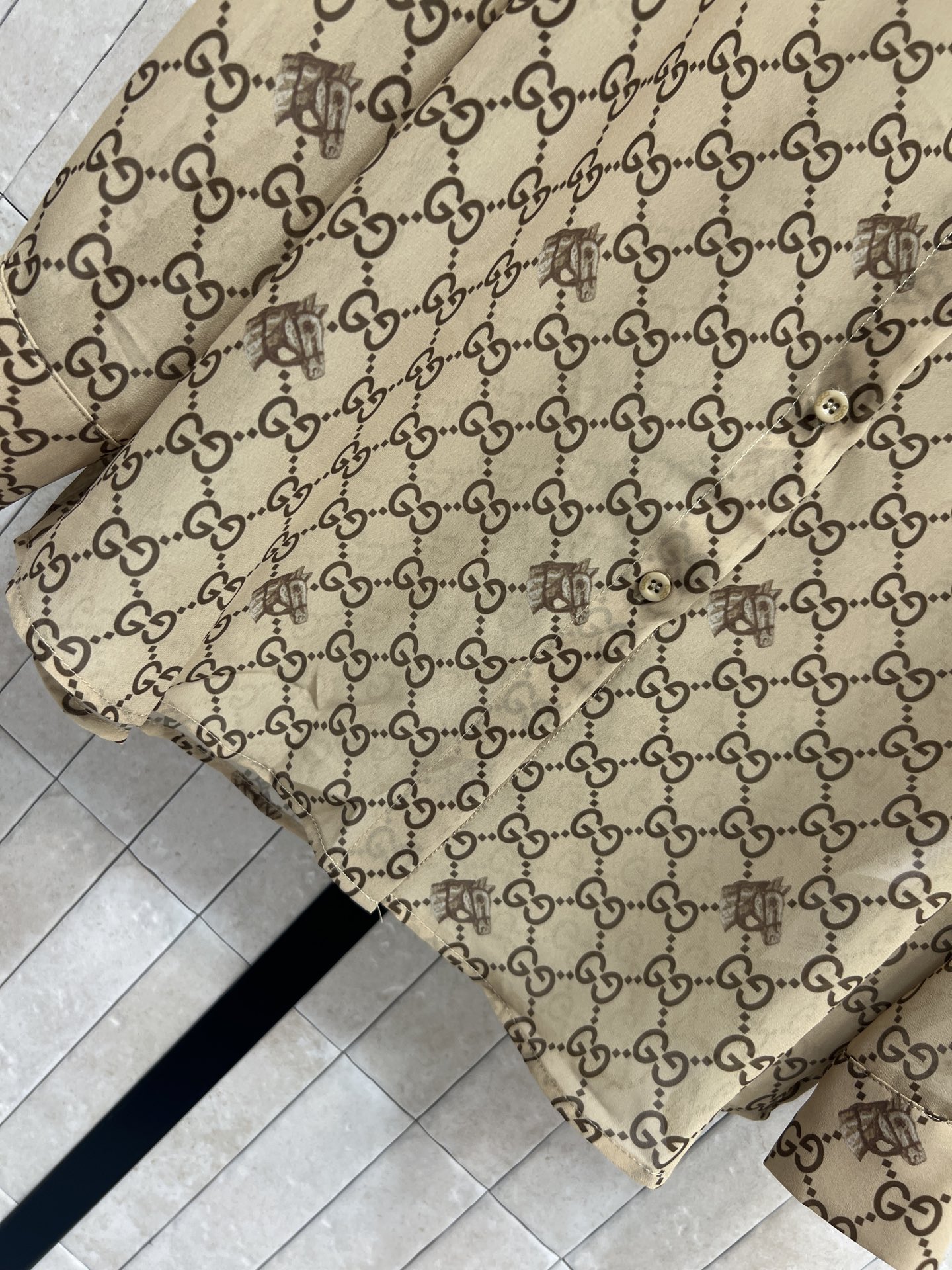 G家 26春夏新款 提花衬衫套装 经典双G老花设计 衬衫翻领长袖版型 剪裁宽松 休闲又优雅 高腰短裤同系