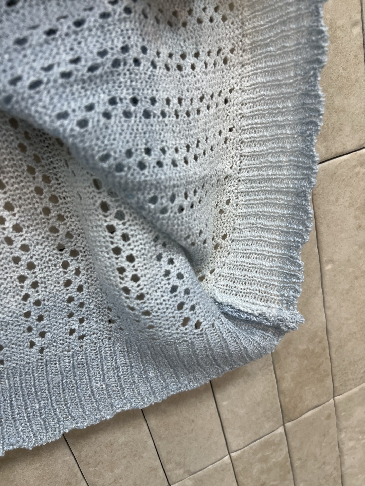 D家 26春夏新款 镂空针织短袖 荷叶边领口复古又浪漫 通透镂空针织 透气不闷肤 小众精致刺绣细节 低调