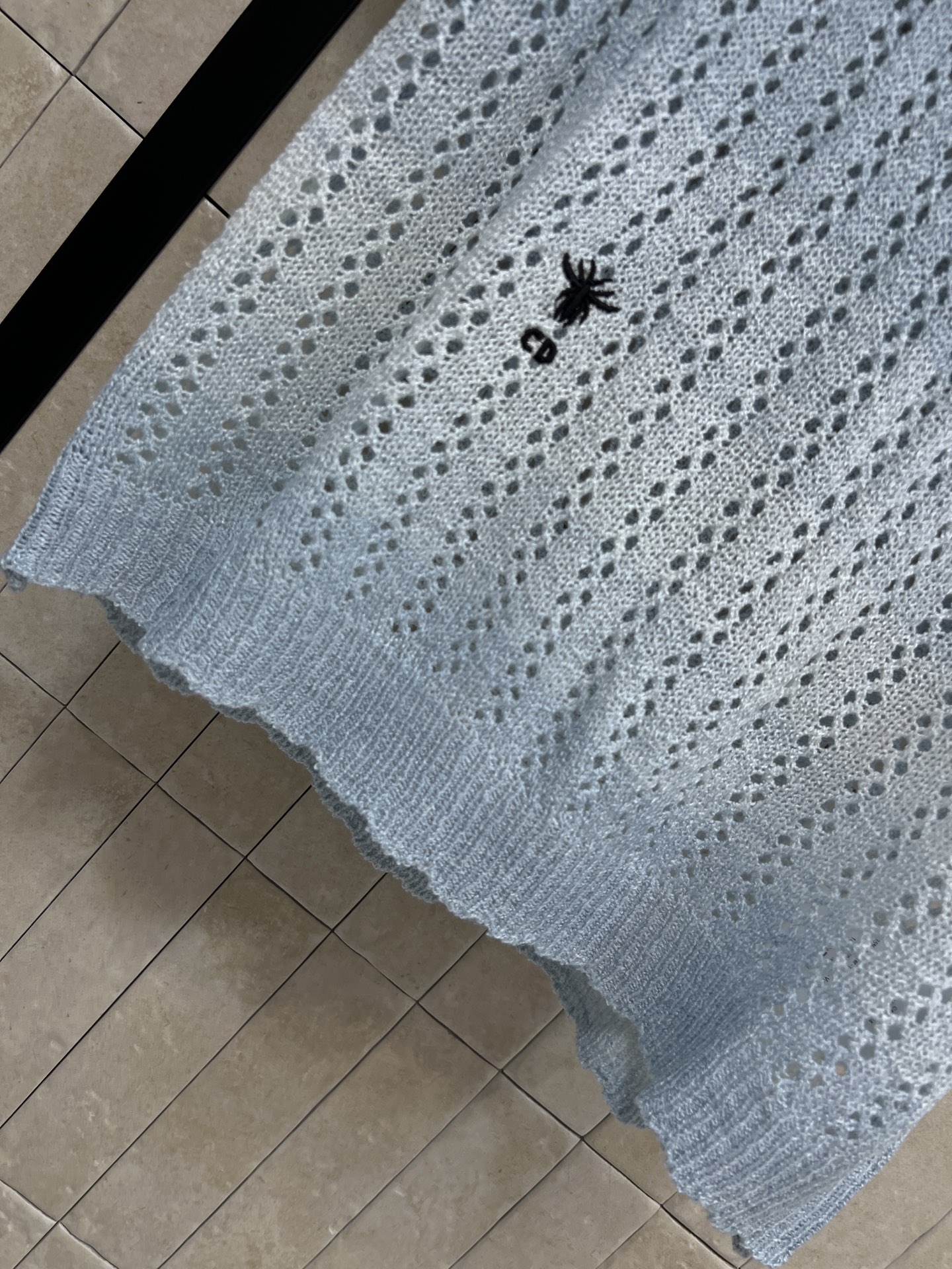 D家 26春夏新款 镂空针织短袖 荷叶边领口复古又浪漫 通透镂空针织 透气不闷肤 小众精致刺绣细节 低调