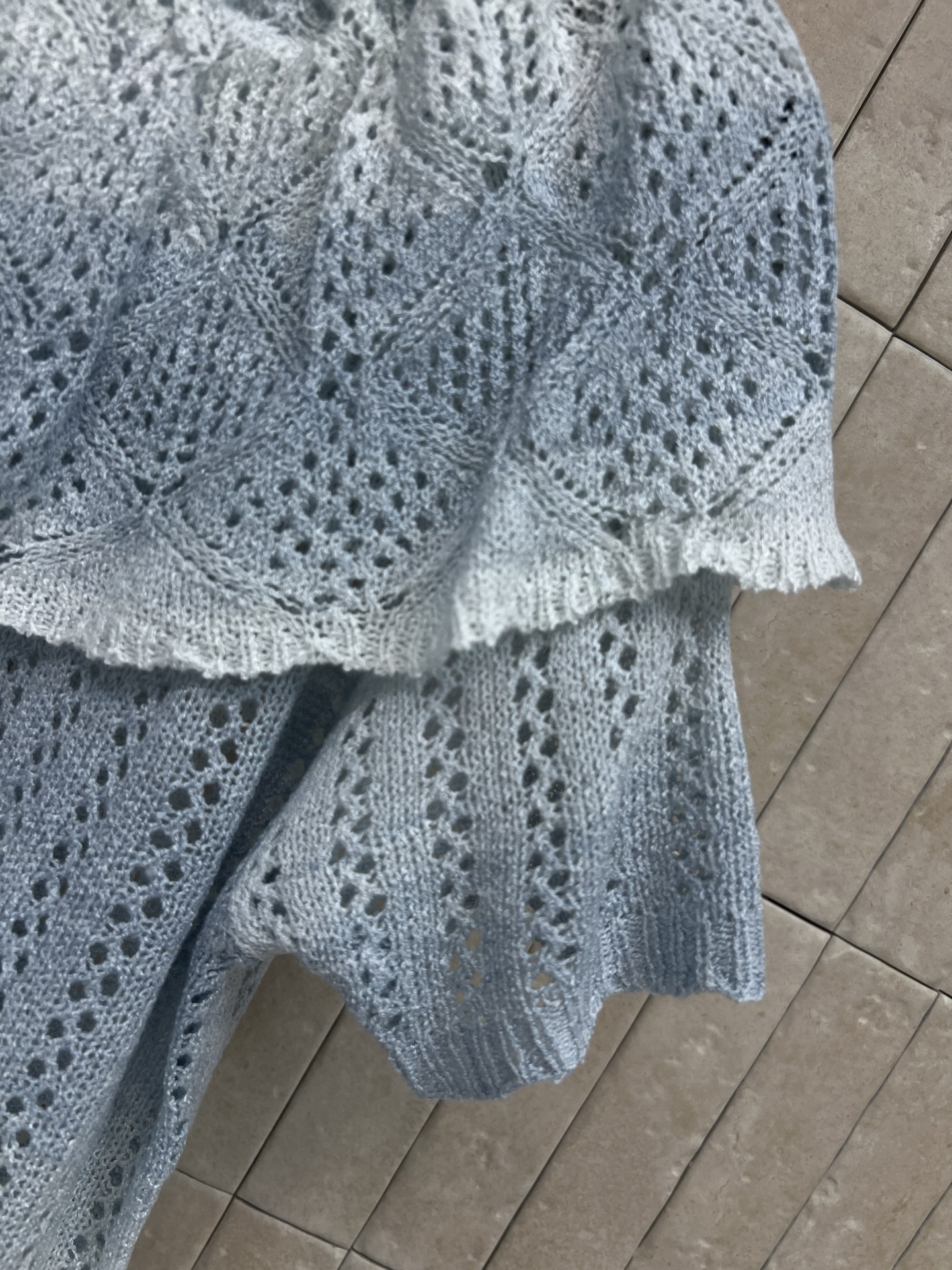 D家 26春夏新款 镂空针织短袖 荷叶边领口复古又浪漫 通透镂空针织 透气不闷肤 小众精致刺绣细节 低调