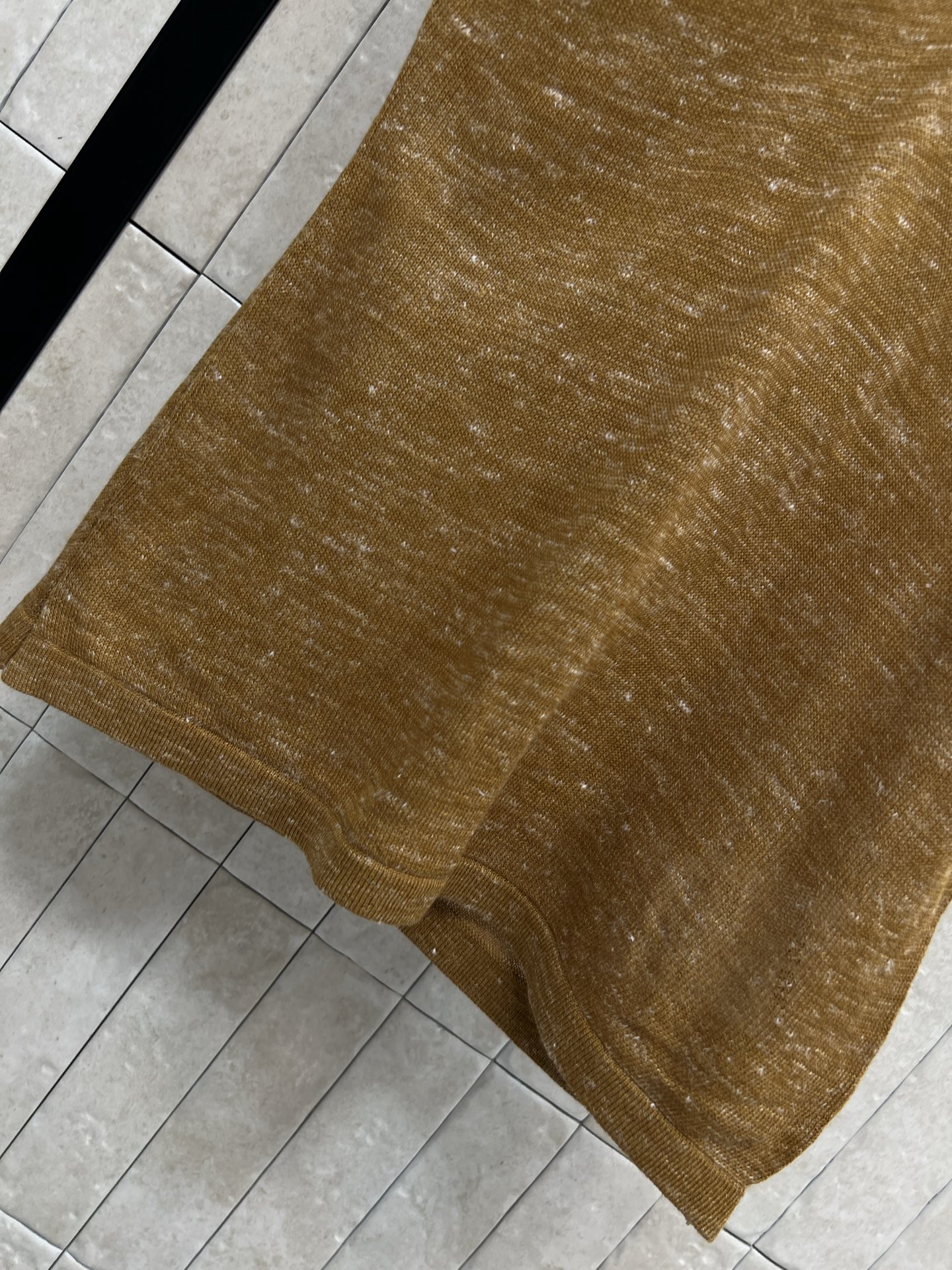 MIU家 26春夏新款 V领背心T恤 大V领无袖设计 胸前logo刺绣点缀 超有辨识度 裁剪简约大气 无