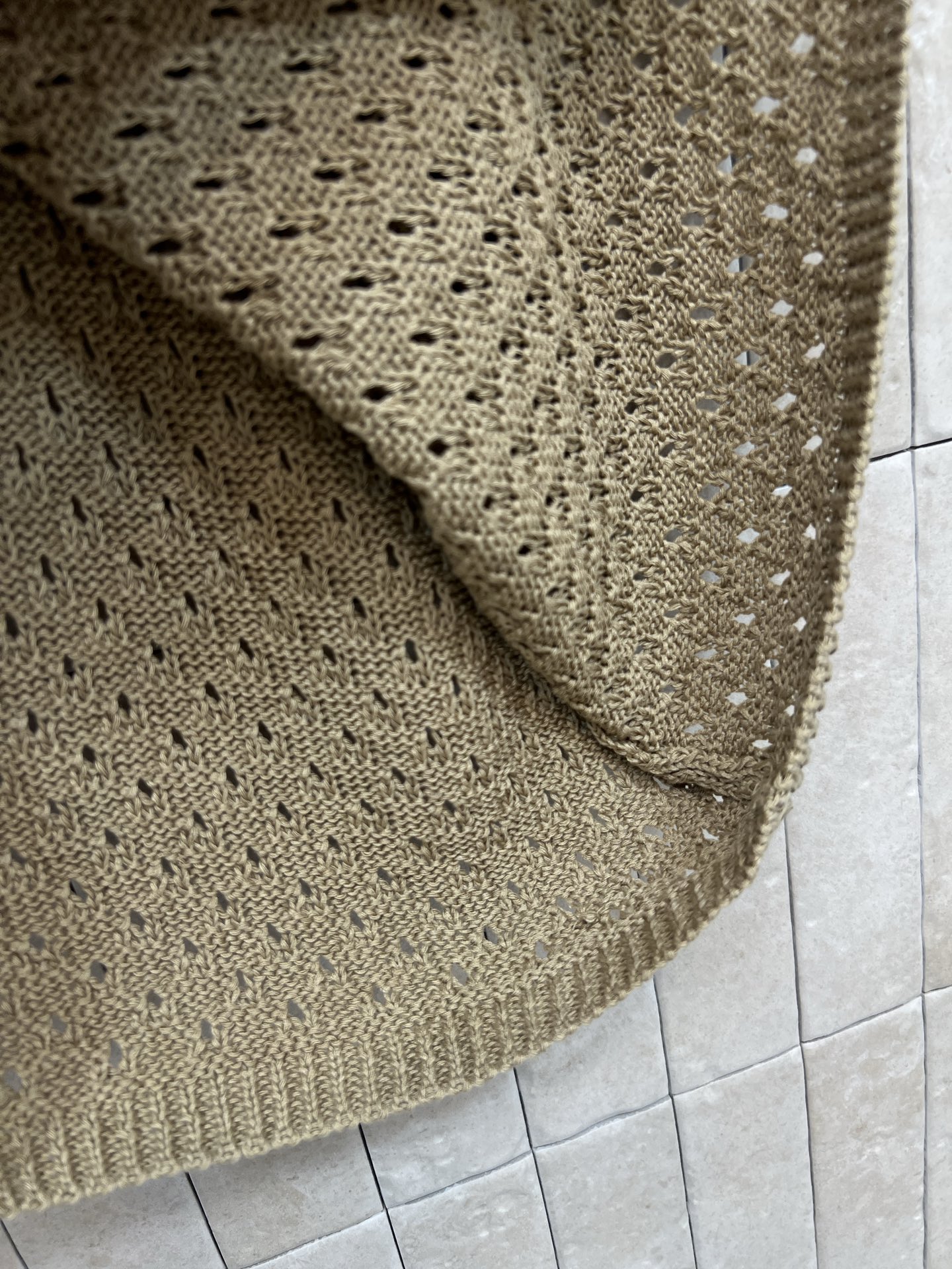 C家 26春夏新款 镂空针织马甲 领口双C精致点缀 氛围感拉满 透气镂空编织 春夏不闷不厚重 圆领无袖版