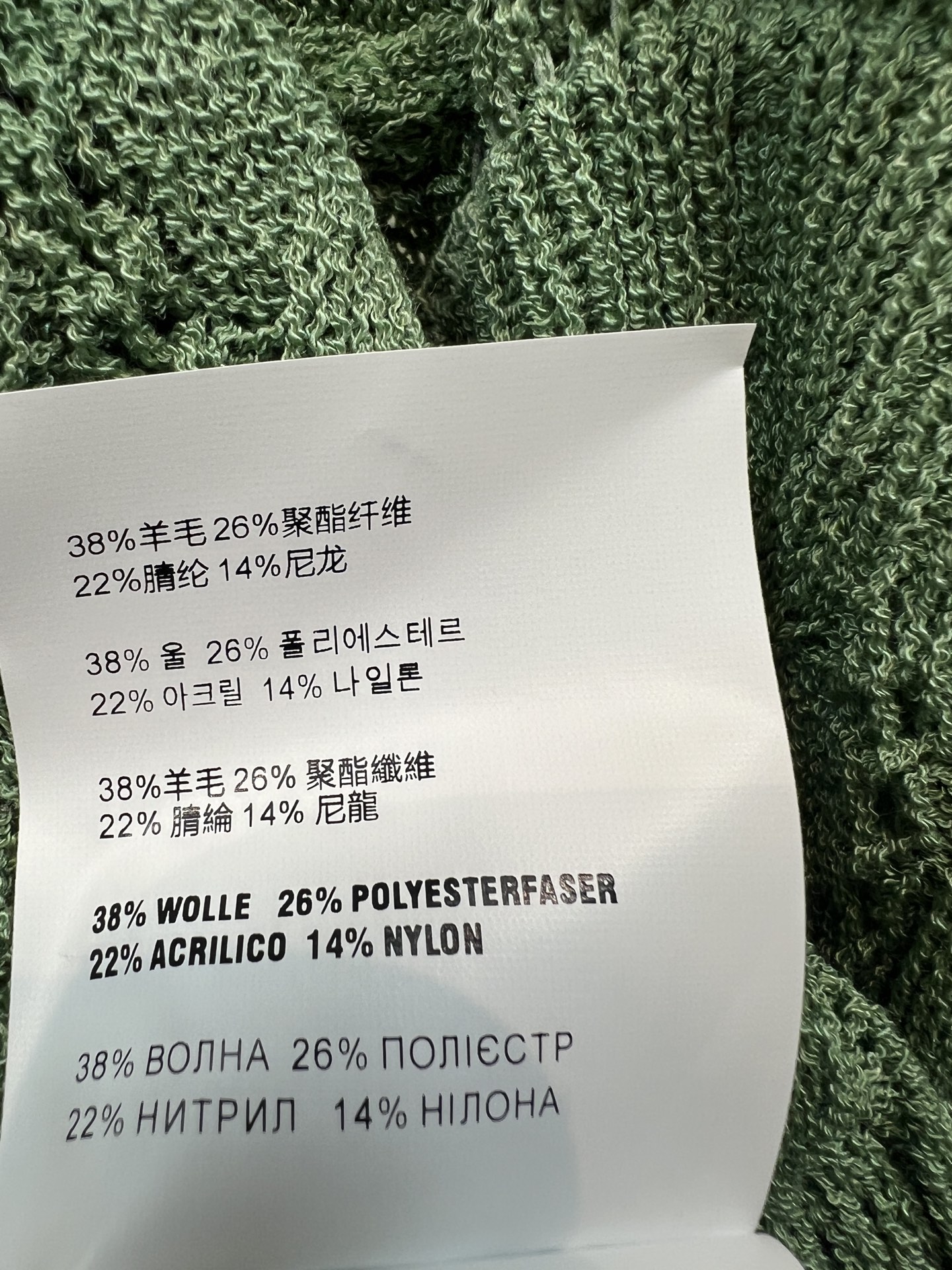 MIU家 26春夏新款 针织无袖上衣 采用轻薄透气针织面料 无袖+翻领设计 简约又有细节感 后背露腰 显