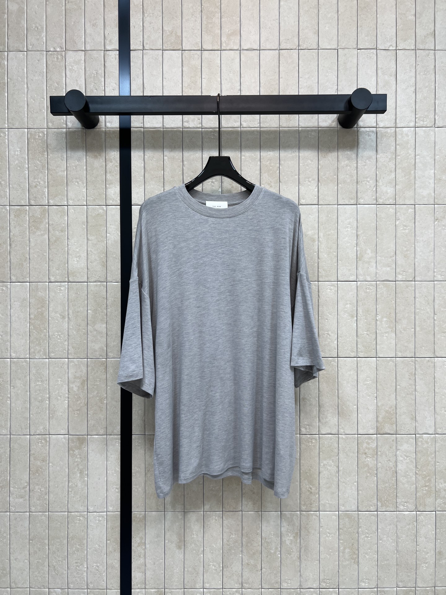 26春夏新款 宽松圆领T恤 采用1面料柔软亲肤 透气性超棒 宽松版型+五分袖 春夏穿超舒服 简约百搭 单