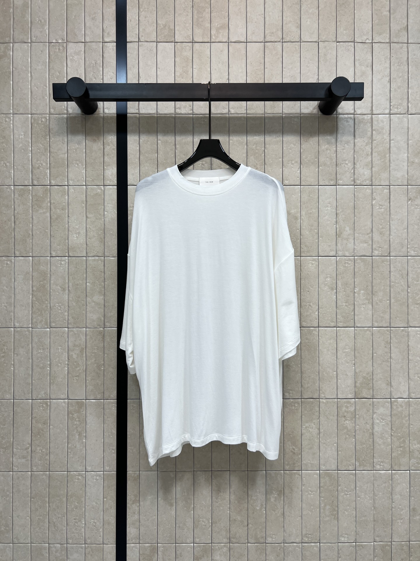 26春夏新款 宽松圆领T恤 采用1面料柔软亲肤 透气性超棒 宽松版型+五分袖 春夏穿超舒服 简约百搭 单