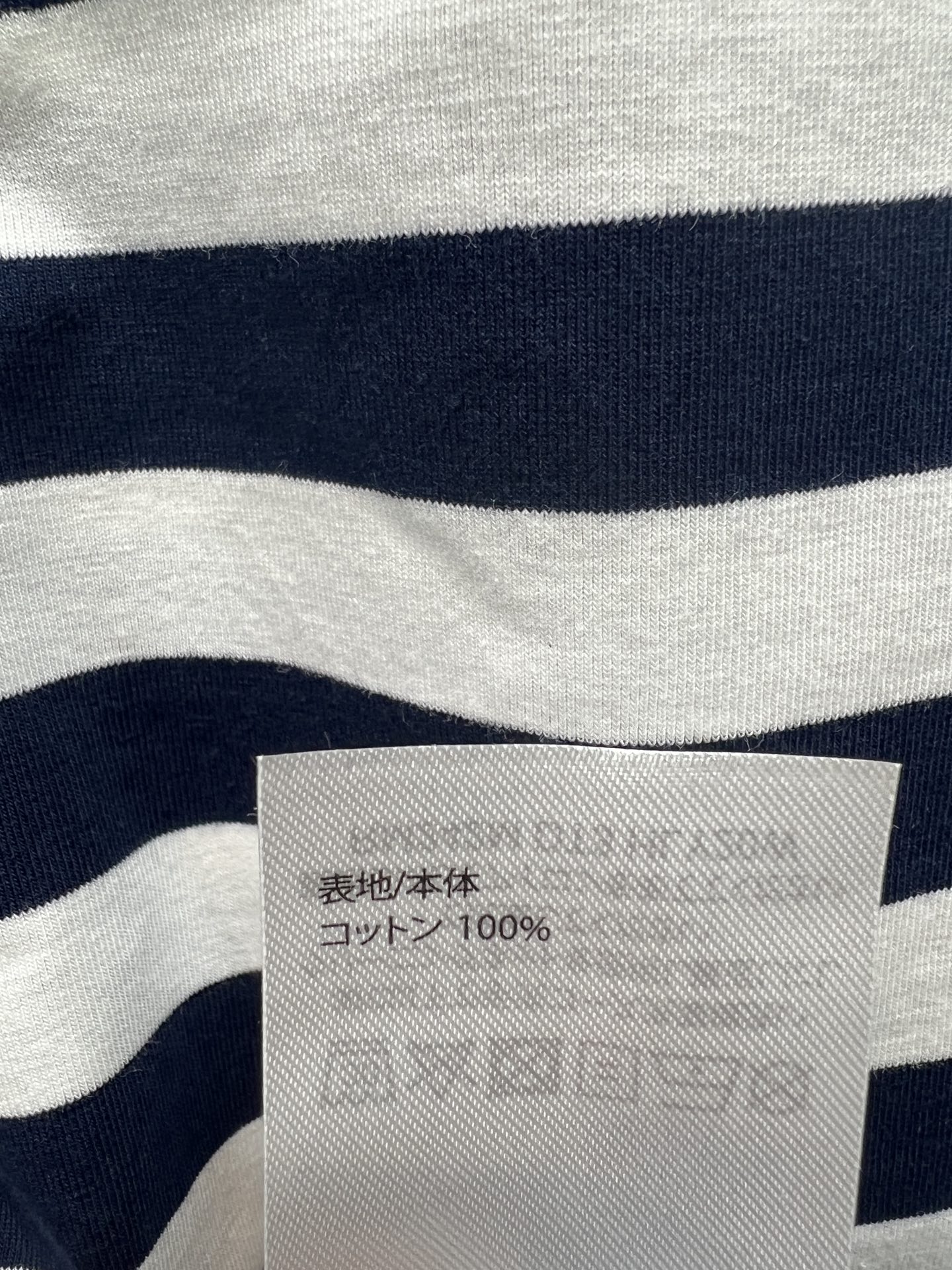 L家 26春夏新款 条纹短袖T恤 经典横条纹设计 圆领+三颗金属纽扣 细节满分 胸前刺绣字母超有质感 棉