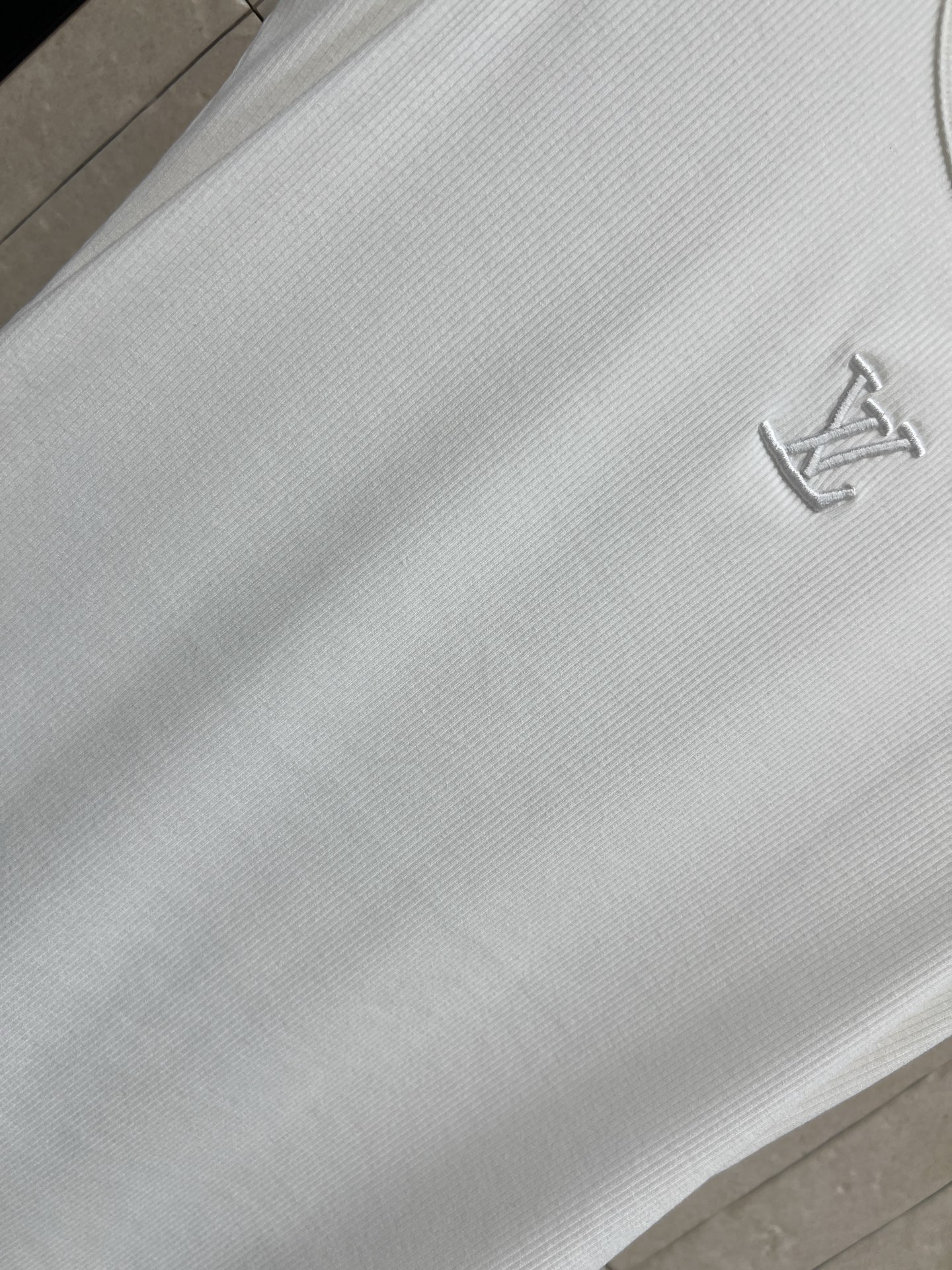 L家 26春夏新款 无袖背心T恤 简约设计+经典Logo刺绣 低调又有辨识度 高品质棉质面料 柔软透气 