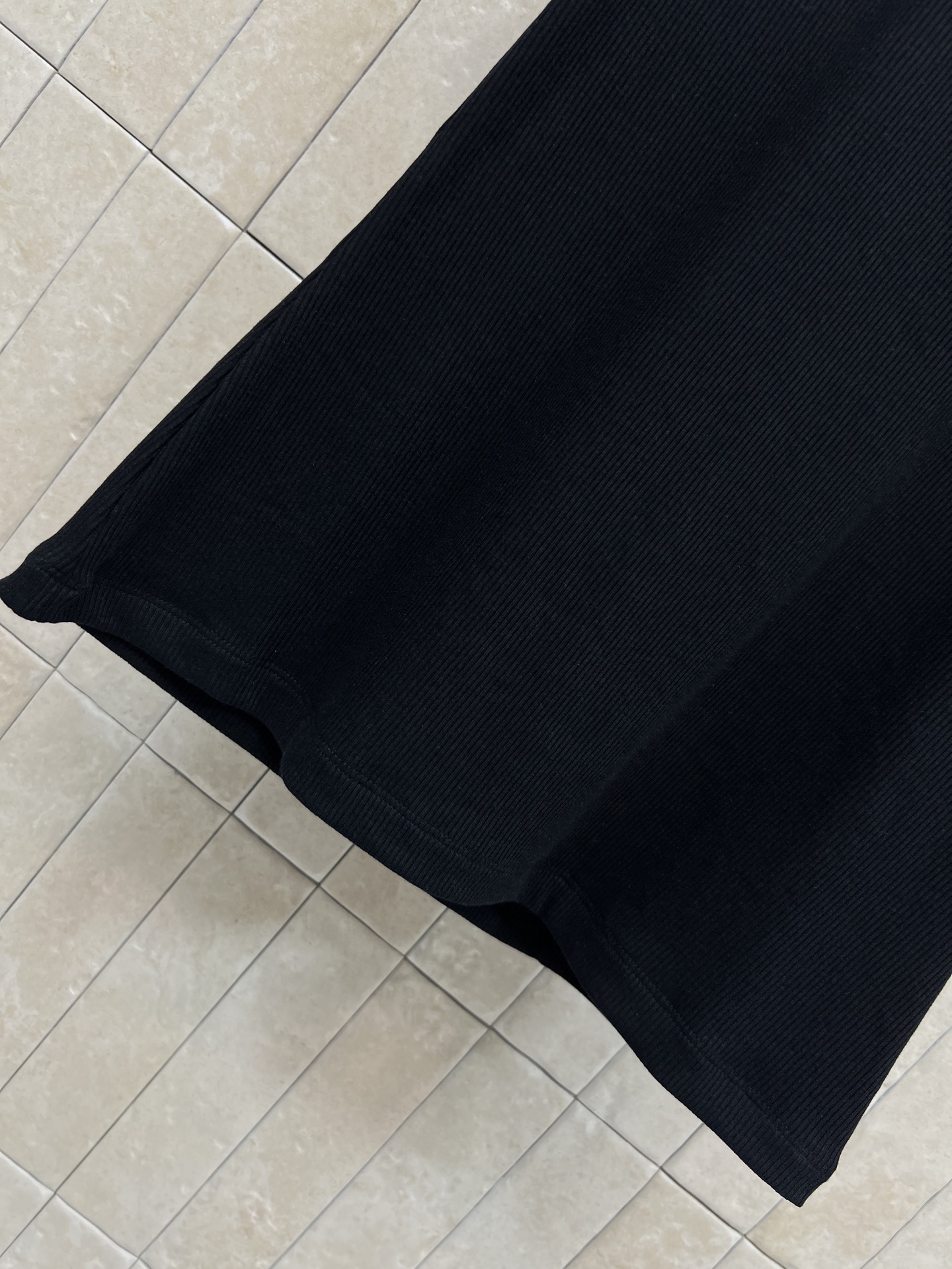 L家 26春夏新款 无袖背心T恤 简约设计+经典Logo刺绣 低调又有辨识度 高品质棉质面料 柔软透气 