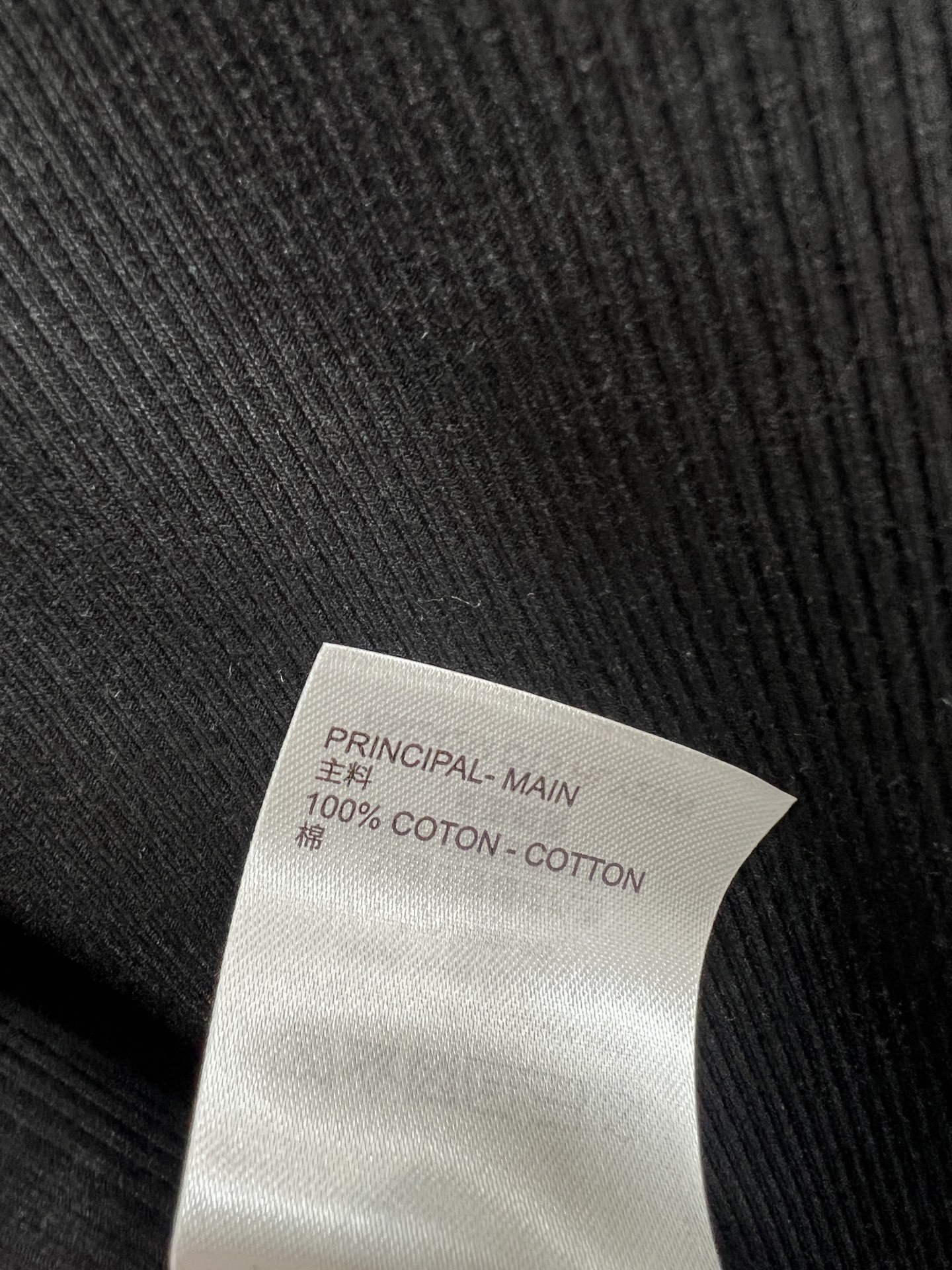 L家 26春夏新款 无袖背心T恤 简约设计+经典Logo刺绣 低调又有辨识度 高品质棉质面料 柔软透气 