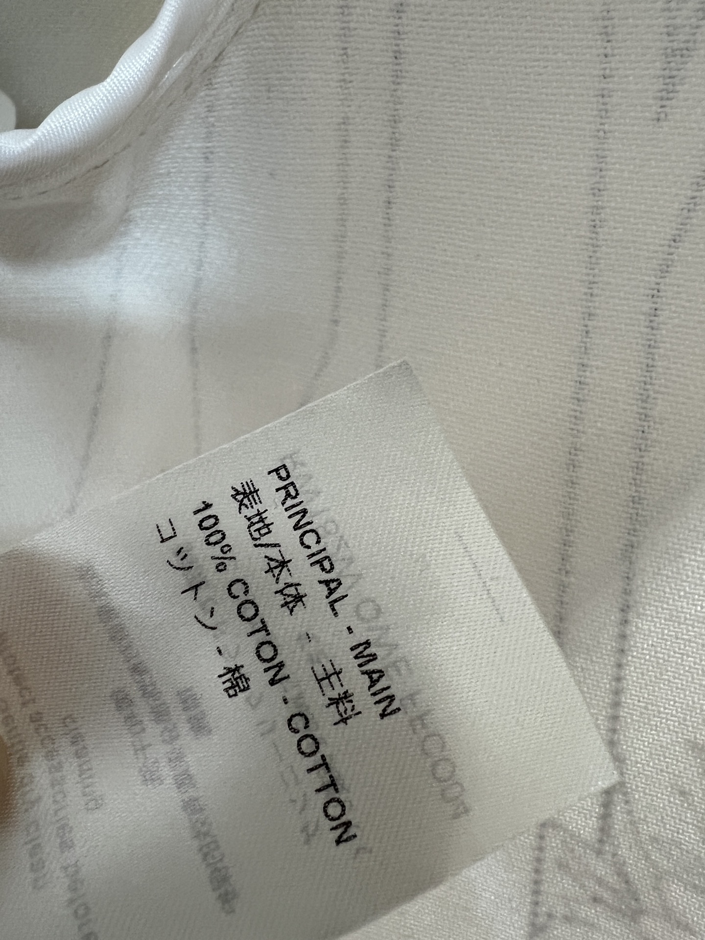 L家 26春夏新款 线条碎花外套 白色线条碎花翻领 棉质挺括面料 白色主调搭配黑色线条和碎花 几何与自然