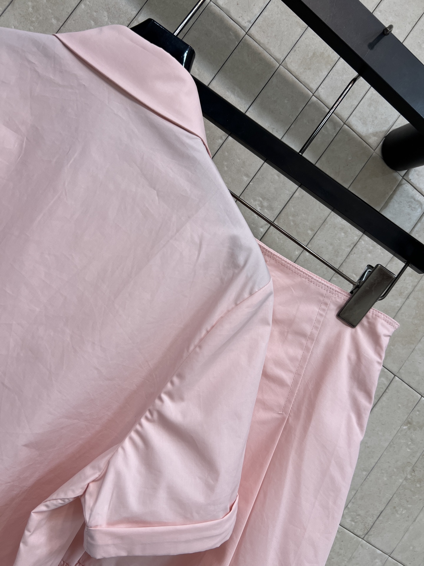 MIU家 26春夏新款 木耳边衬衫套装 翻领短袖上衣+高腰A字短裙 棉感面料 春夏清爽透气 简约排扣设计