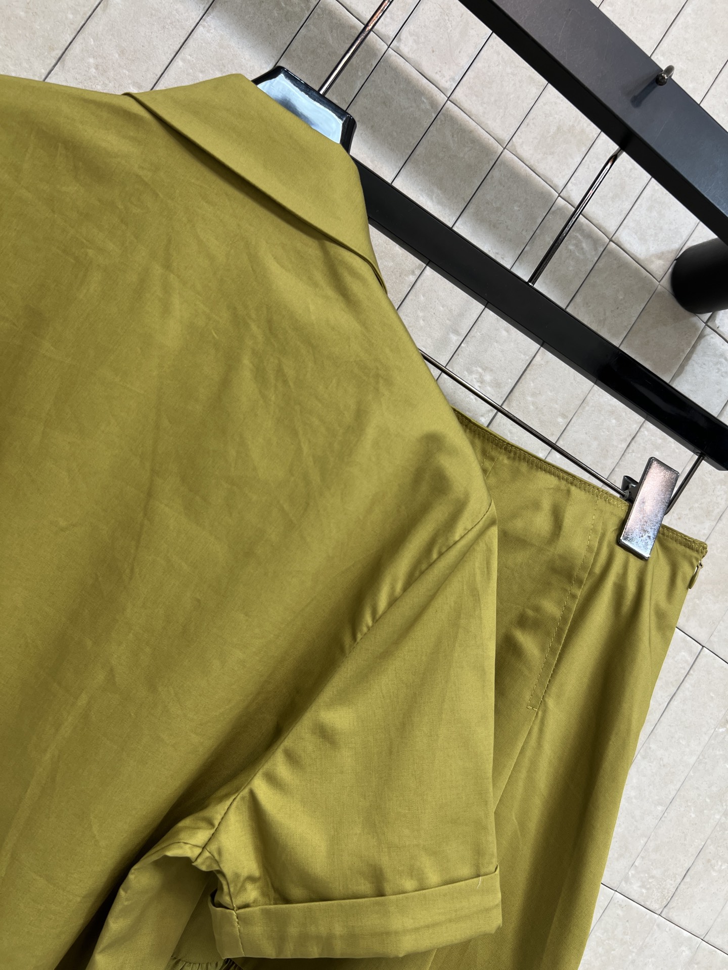 MIU家 26春夏新款 木耳边衬衫套装 翻领短袖上衣+高腰A字短裙 棉感面料 春夏清爽透气 简约排扣设计