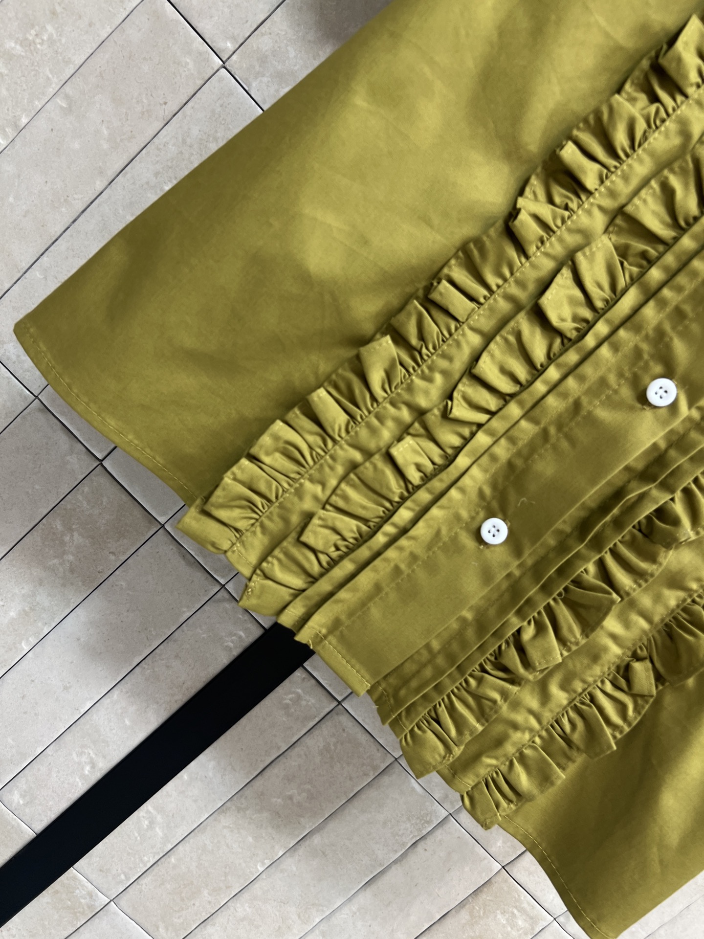 MIU家 26春夏新款 木耳边衬衫套装 翻领短袖上衣+高腰A字短裙 棉感面料 春夏清爽透气 简约排扣设计