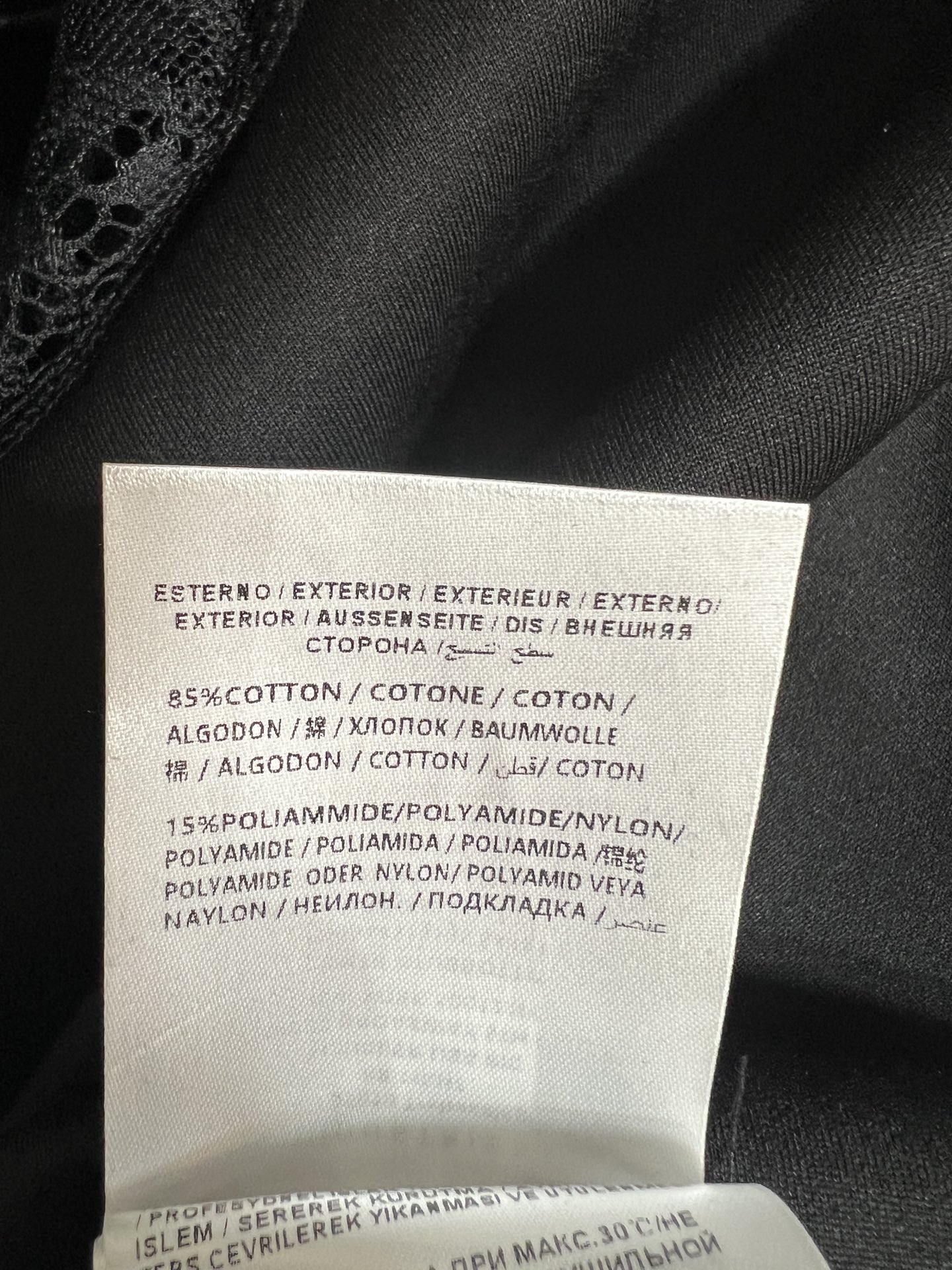 MO家 26春夏新款 蕾丝拼接连衣裙 简约圆领+短袖设计 袖口和胸前有精致蕾丝装饰 裙摆拼接蕾丝花边 层