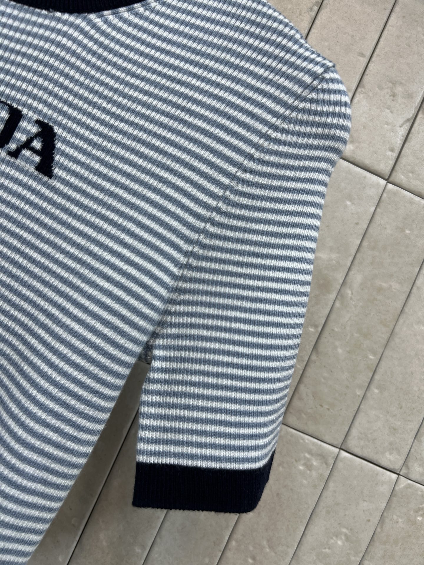 PD家 26春夏新款 条纹针织短袖 胸前品牌徽标 辨识度超高 针织羊毛面料弹性好 贴身舒适 圆领+撞色包