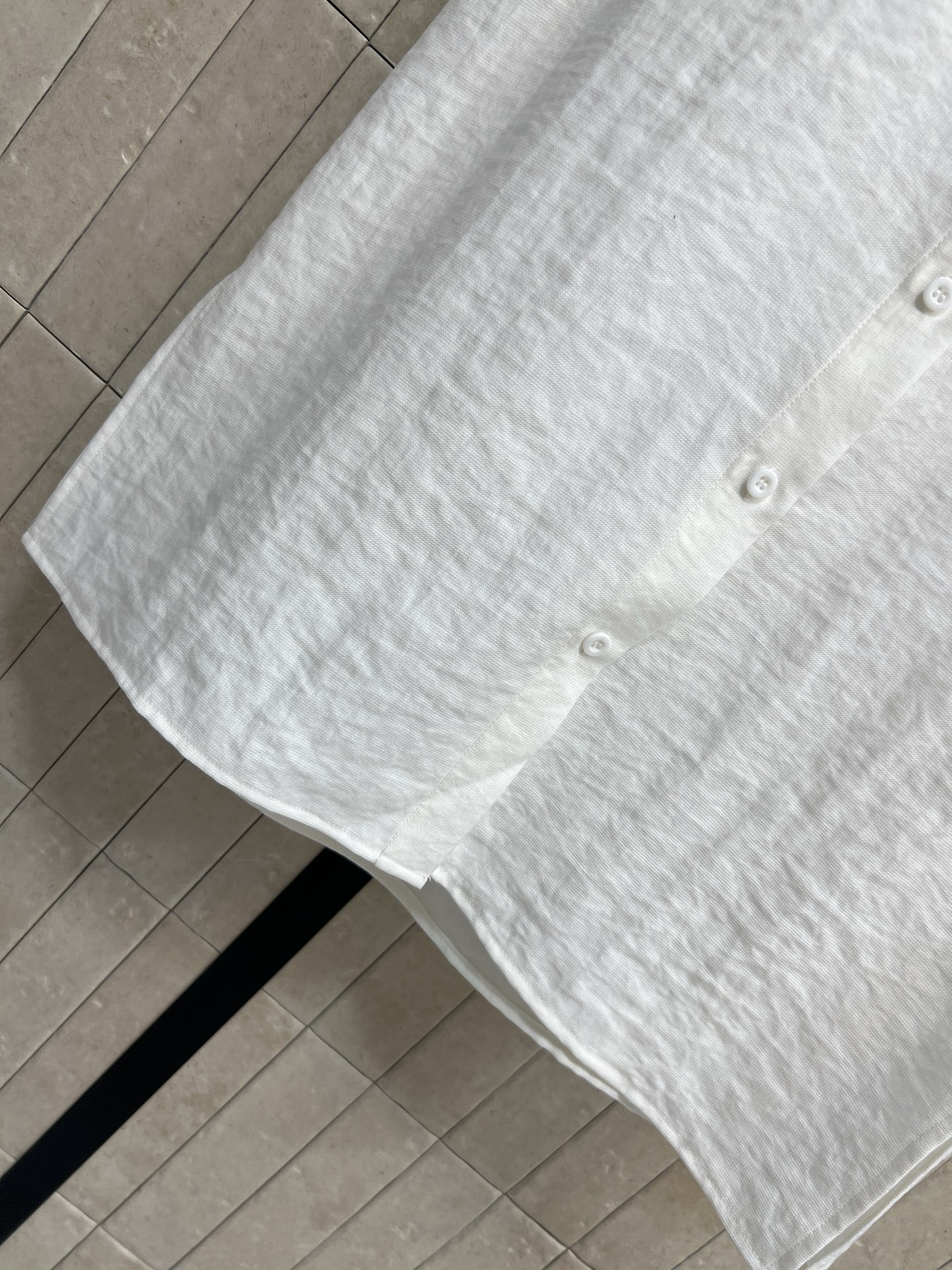 D家 26春夏新款 无袖衬衫套装 翻领无袖上衣+高腰短裤 立体褶皱肌理 软糯亲肤透气 利落翻领 小飞袖无