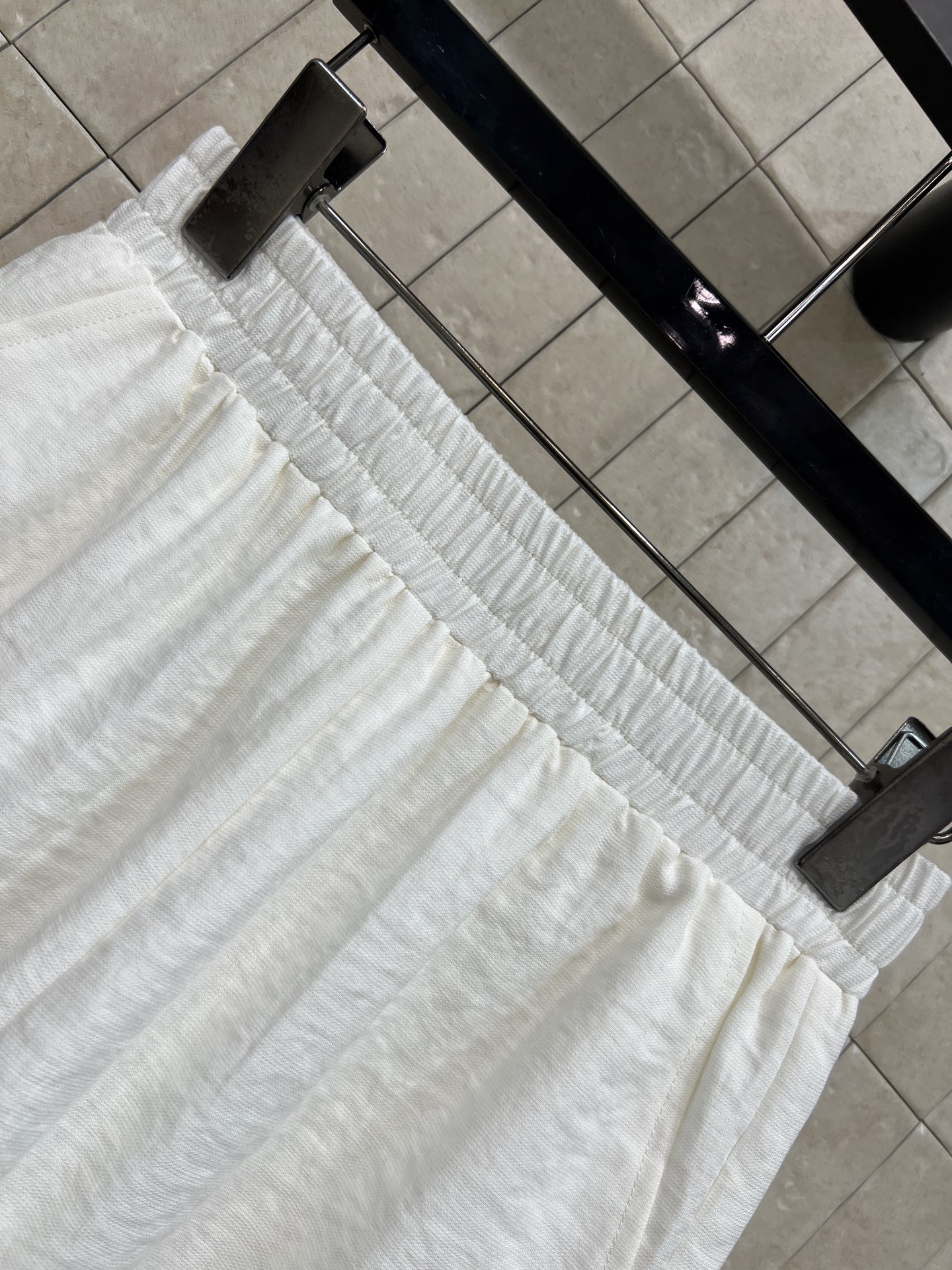 D家 26春夏新款 无袖衬衫套装 翻领无袖上衣+高腰短裤 立体褶皱肌理 软糯亲肤透气 利落翻领 小飞袖无