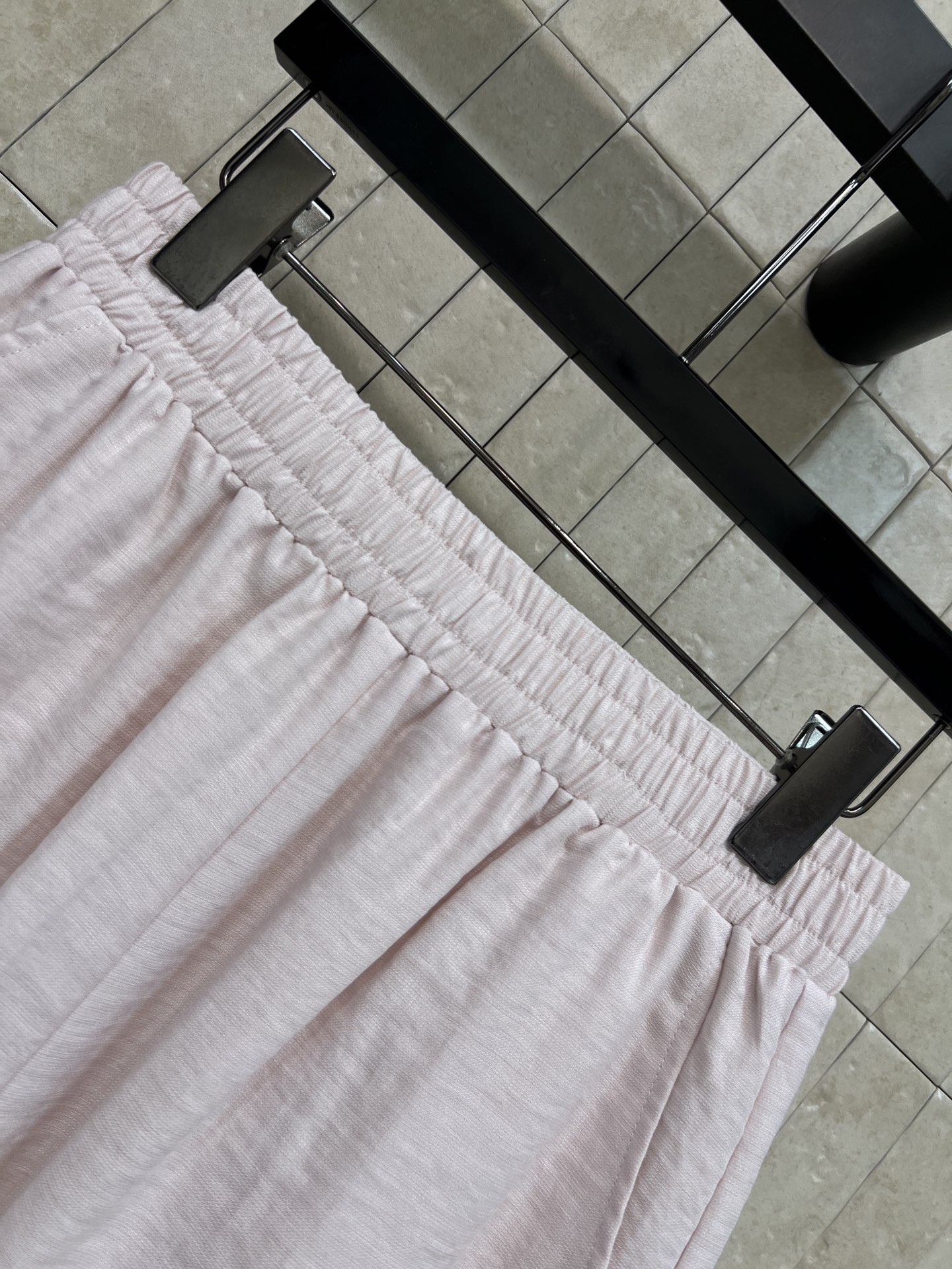 D家 26春夏新款 无袖衬衫套装 翻领无袖上衣+高腰短裤 立体褶皱肌理 软糯亲肤透气 利落翻领 小飞袖无