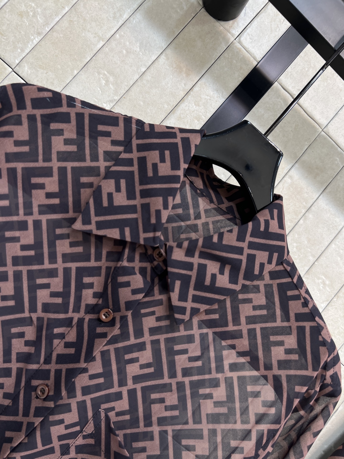 FD家 26春夏新款 老花衬衫套装 利落翻领衬衫+松紧腰大摆半裙 面料垂顺丝滑 袖口撞色包边印花设计 半