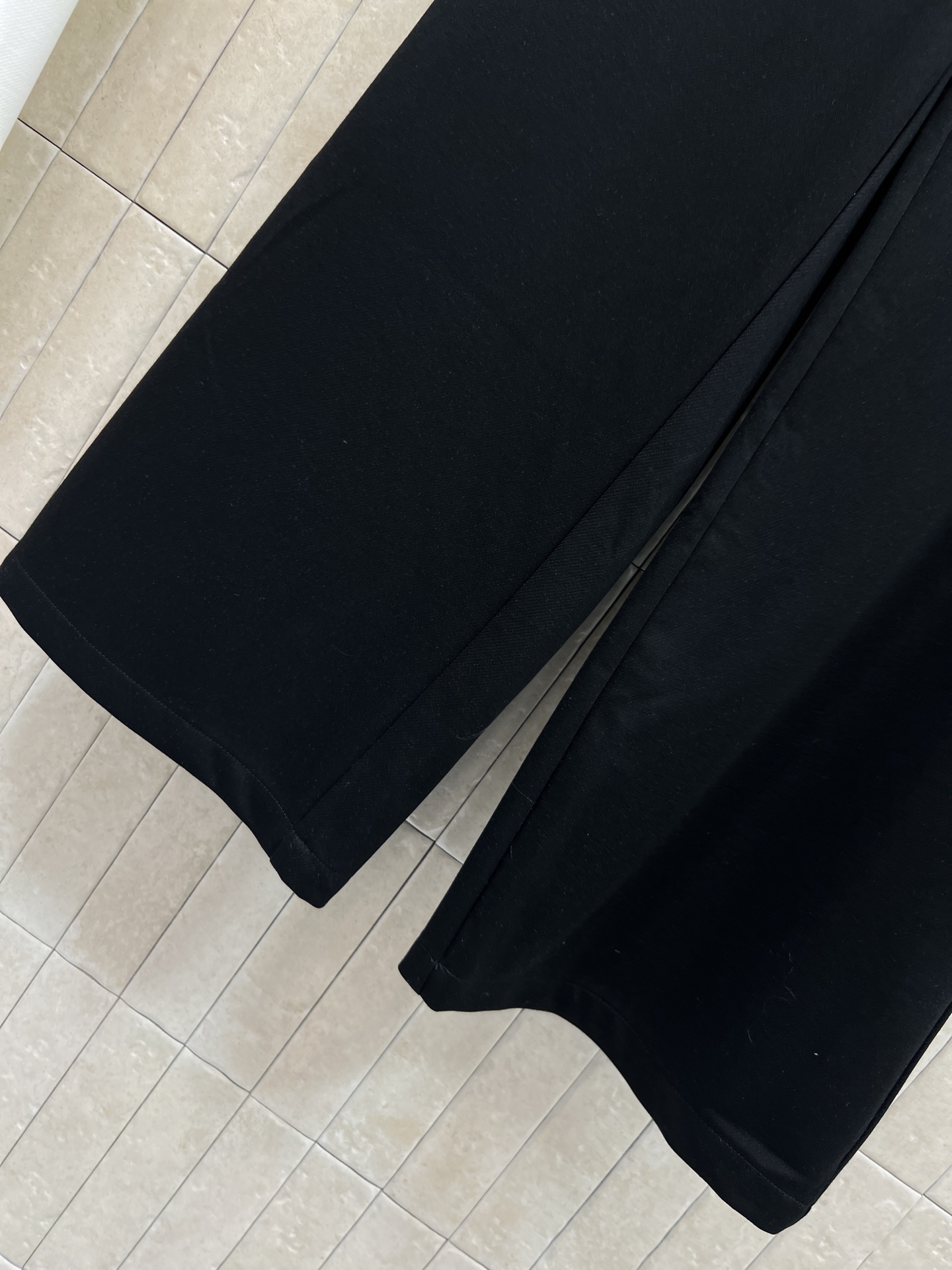 L家 26春夏新款 抽绳阔腿裤 宽松直筒设计 轻薄透气面料 抽绳腰部可自由调节 适合各种身材 垂坠感强 