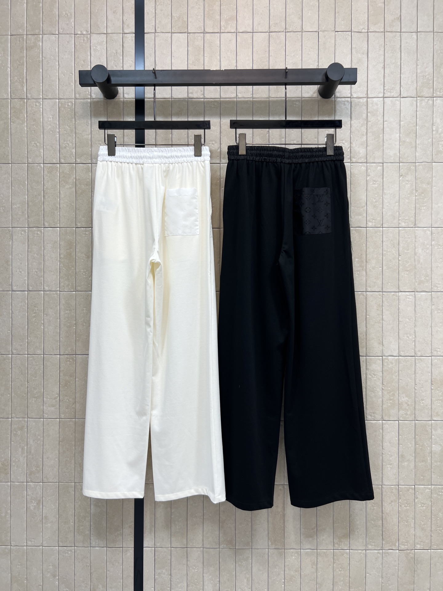 L家 26春夏新款 抽绳阔腿裤 宽松直筒设计 轻薄透气面料 抽绳腰部可自由调节 适合各种身材 垂坠感强 