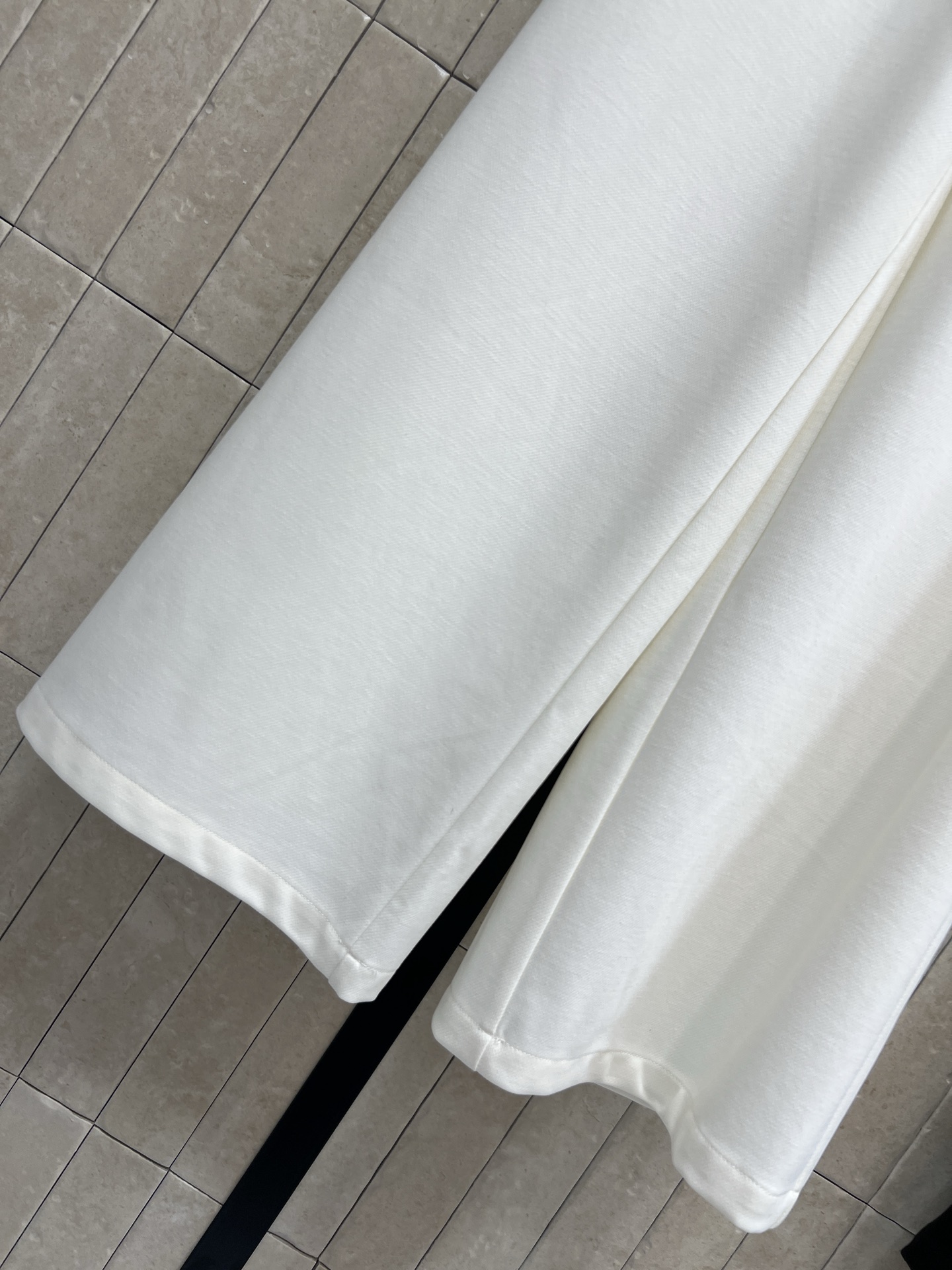 L家 26春夏新款 抽绳阔腿裤 宽松直筒设计 轻薄透气面料 抽绳腰部可自由调节 适合各种身材 垂坠感强 