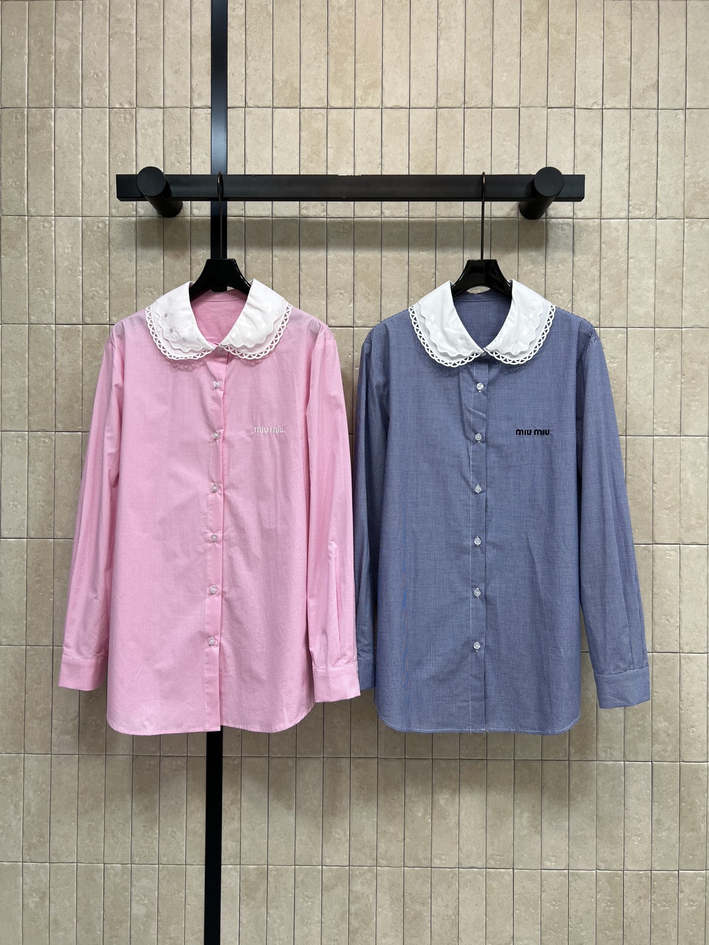 MIU家 26春夏新款 娃娃领长袖衬衫 纯棉挺括面料 精致花边娃娃领 宽松H型落肩长袖版型 不挑肩宽不挑