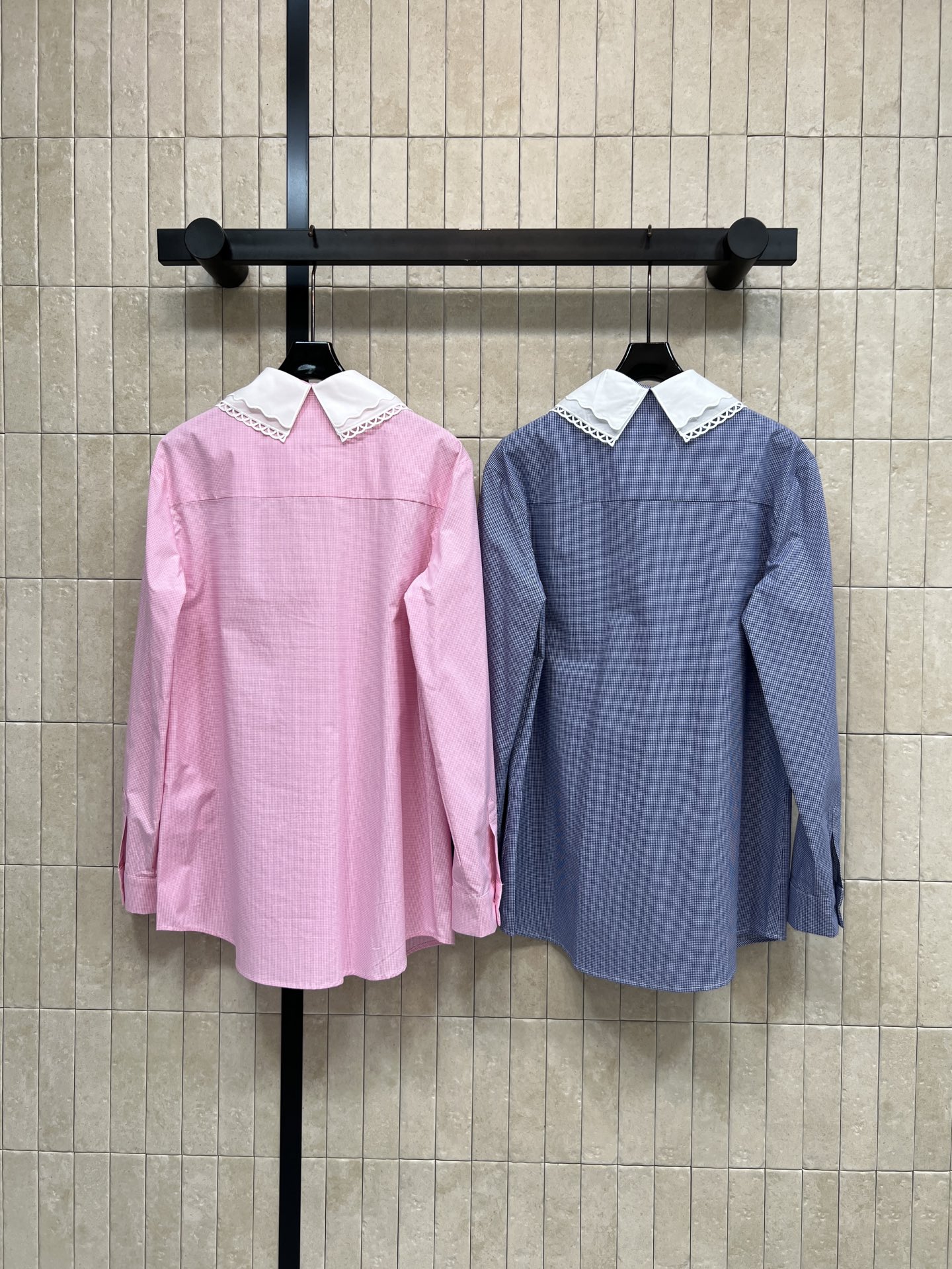 MIU家 26春夏新款 娃娃领长袖衬衫 纯棉挺括面料 精致花边娃娃领 宽松H型落肩长袖版型 不挑肩宽不挑