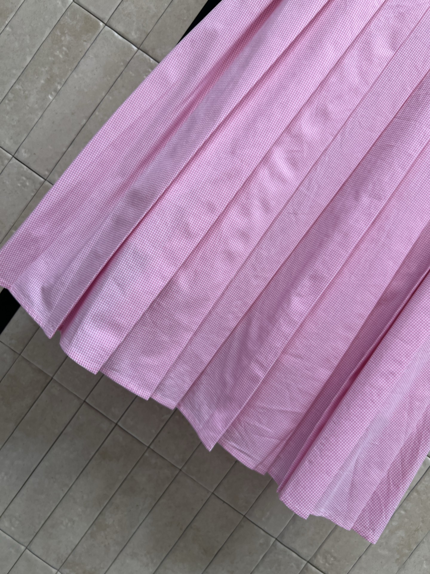 MIU家 26春夏新款 立领无袖连衣裙 木耳边领口+小飞袖 少女感满满 胸口Logo低调精致 收腰百褶裙