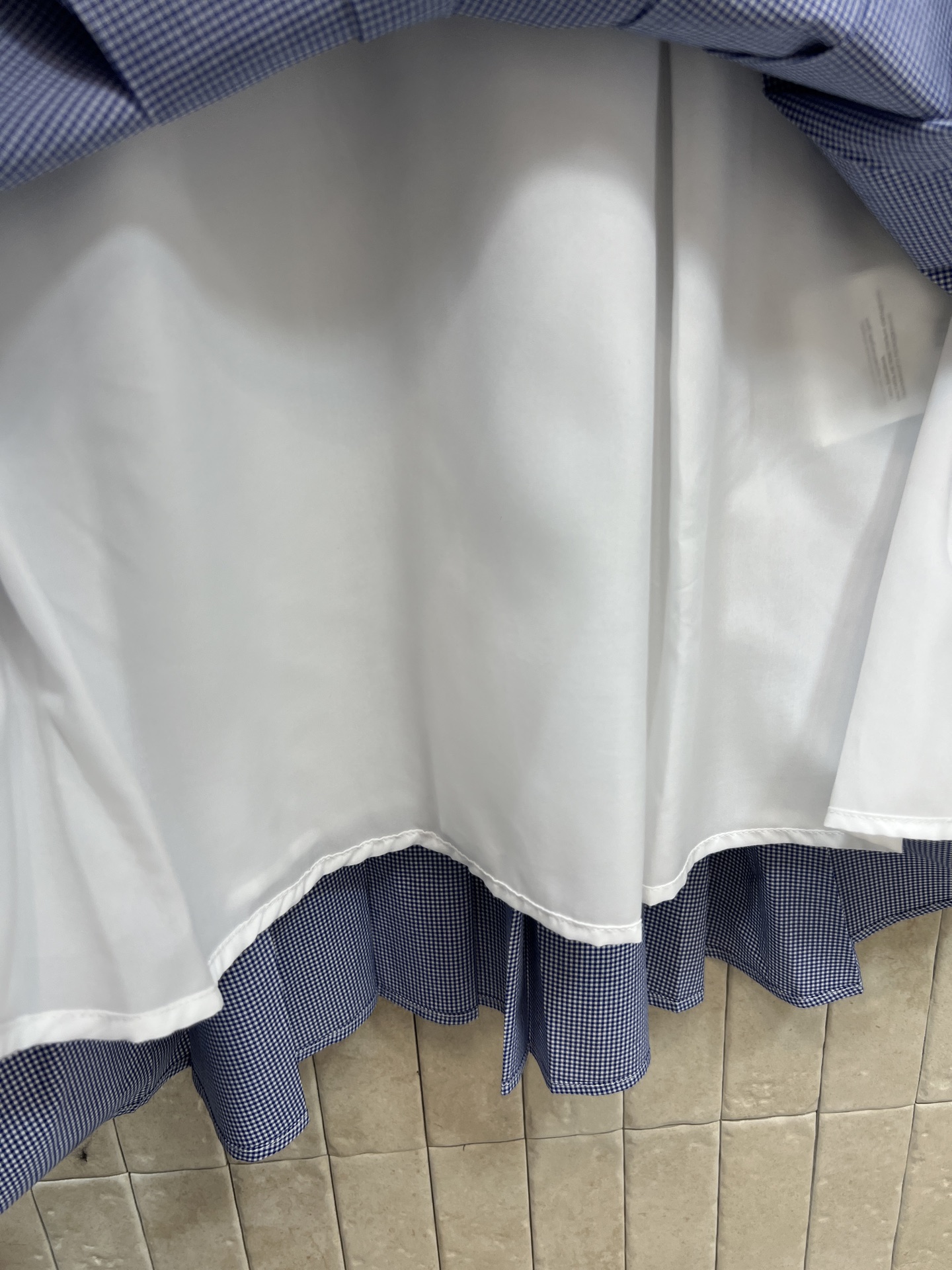 MIU家 26春夏新款 立领无袖连衣裙 木耳边领口+小飞袖 少女感满满 胸口Logo低调精致 收腰百褶裙