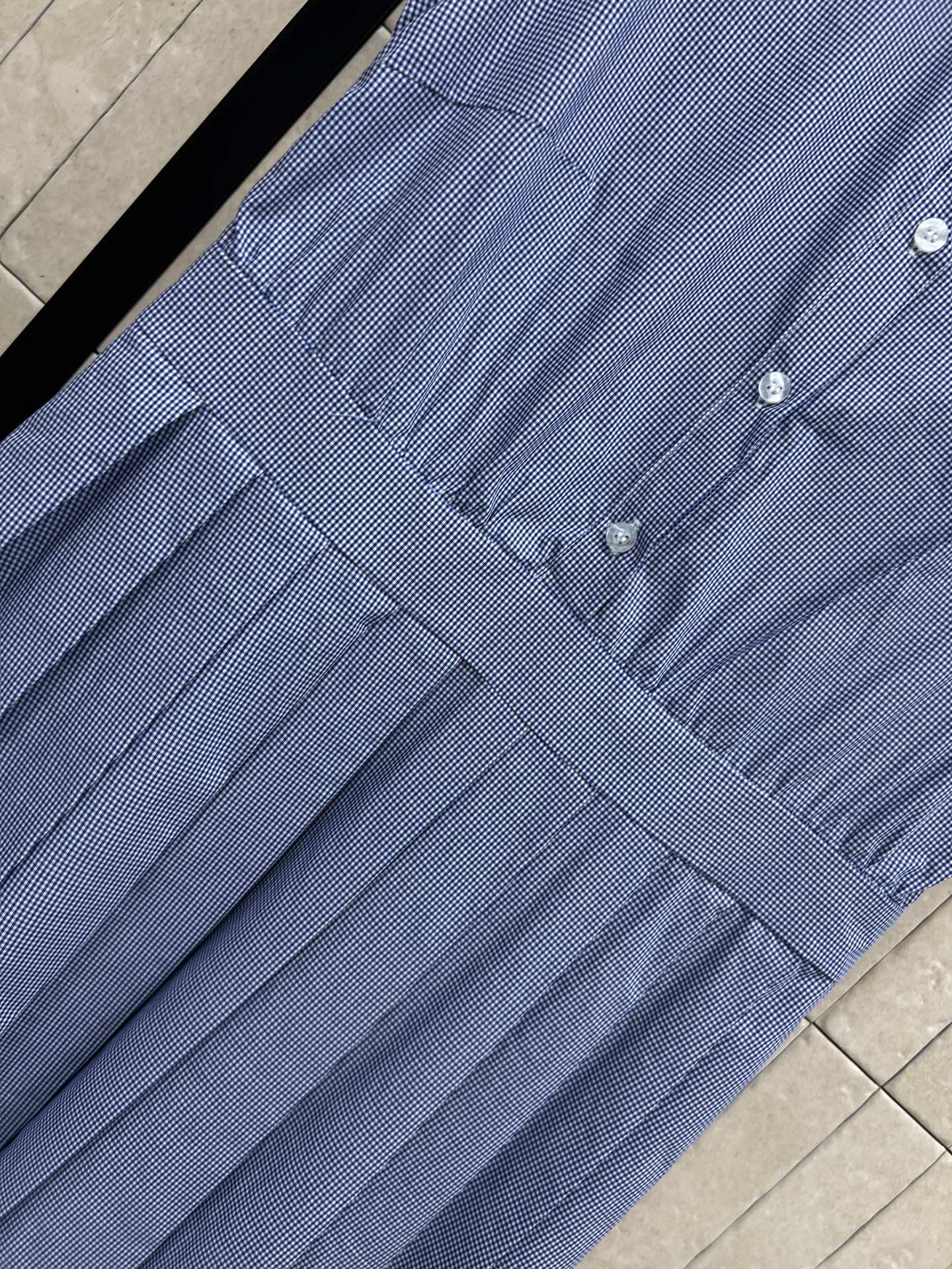 MIU家 26春夏新款 立领无袖连衣裙 木耳边领口+小飞袖 少女感满满 胸口Logo低调精致 收腰百褶裙