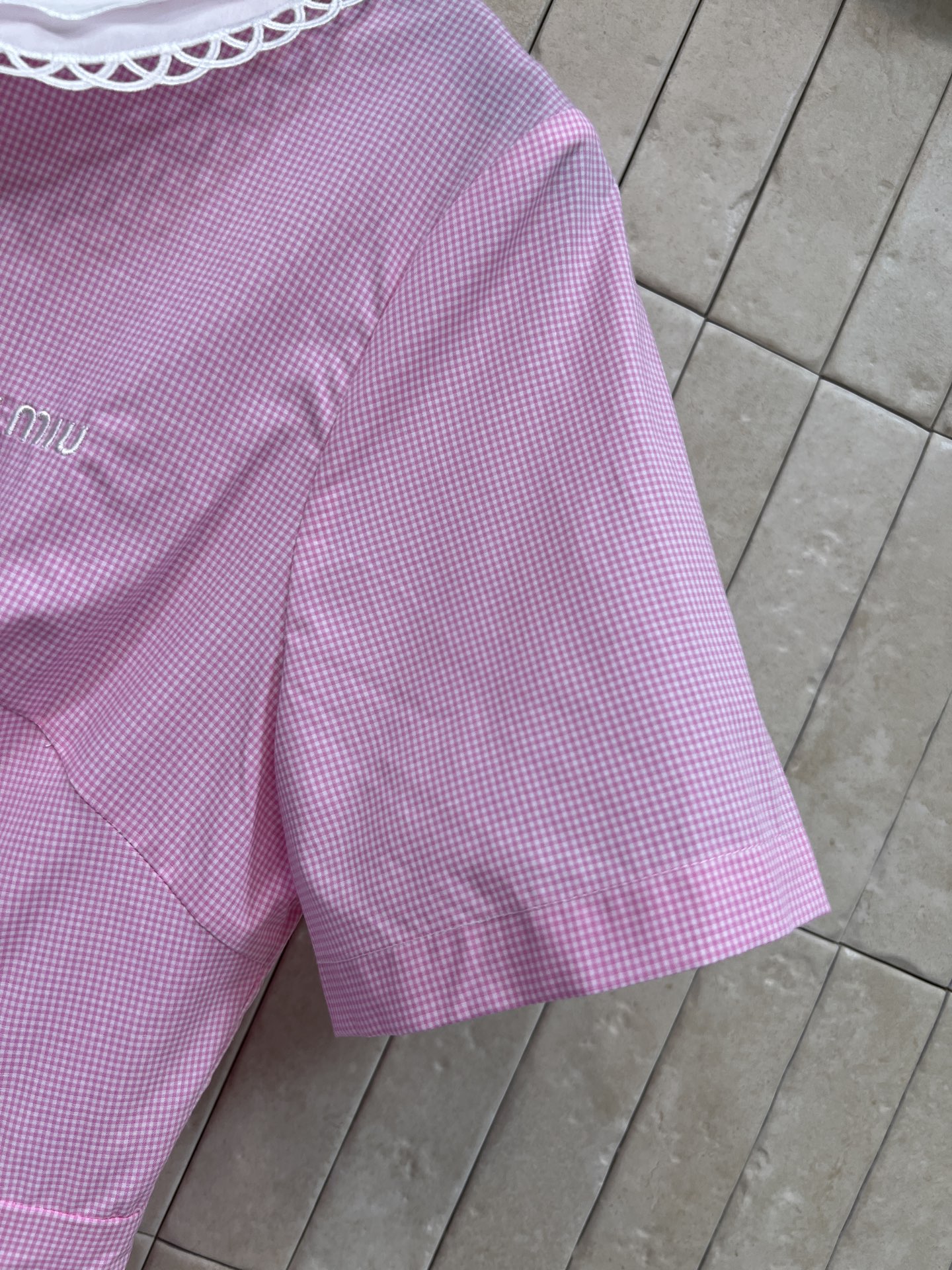 MIU家 26春夏新款 娃娃领短袖连衣裙 轻薄棉质面料 春夏穿超舒服 白色娃娃领蕾丝边 甜美复古风满分 