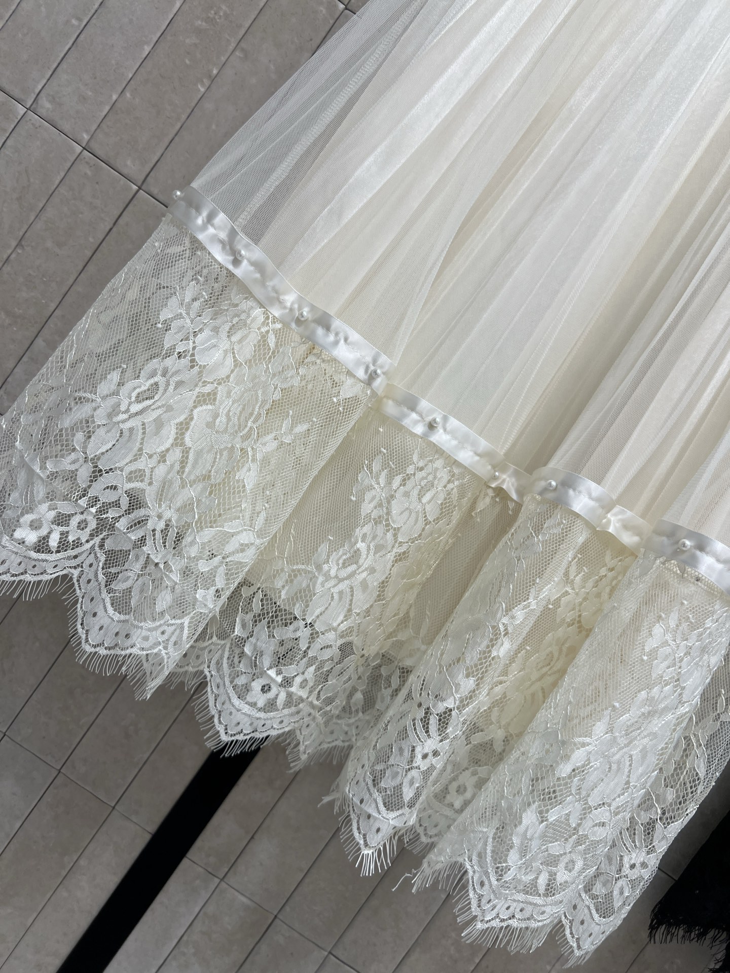 C家 26春夏新款 网纱半裙 A字版型+松紧腰 舒适又显瘦 适合多种身材 下摆蕾丝拼接 精致感满满 面料