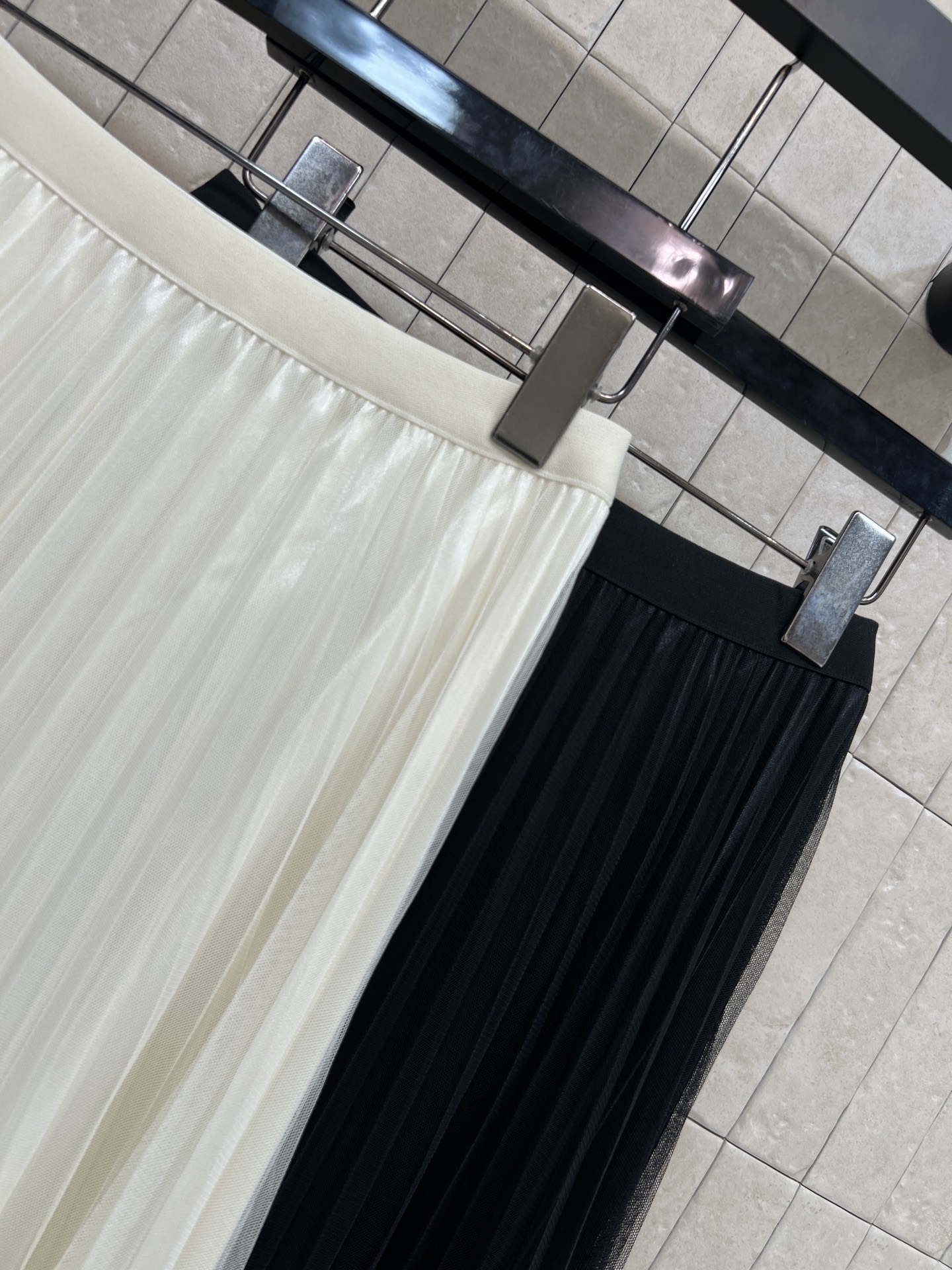 C家 26春夏新款 网纱半裙 A字版型+松紧腰 舒适又显瘦 适合多种身材 下摆蕾丝拼接 精致感满满 面料