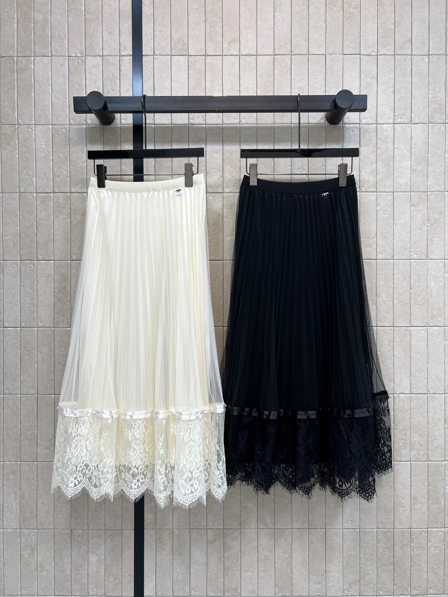 C家 26春夏新款 网纱半裙 A字版型+松紧腰 舒适又显瘦 适合多种身材 下摆蕾丝拼接 精致感满满 面料