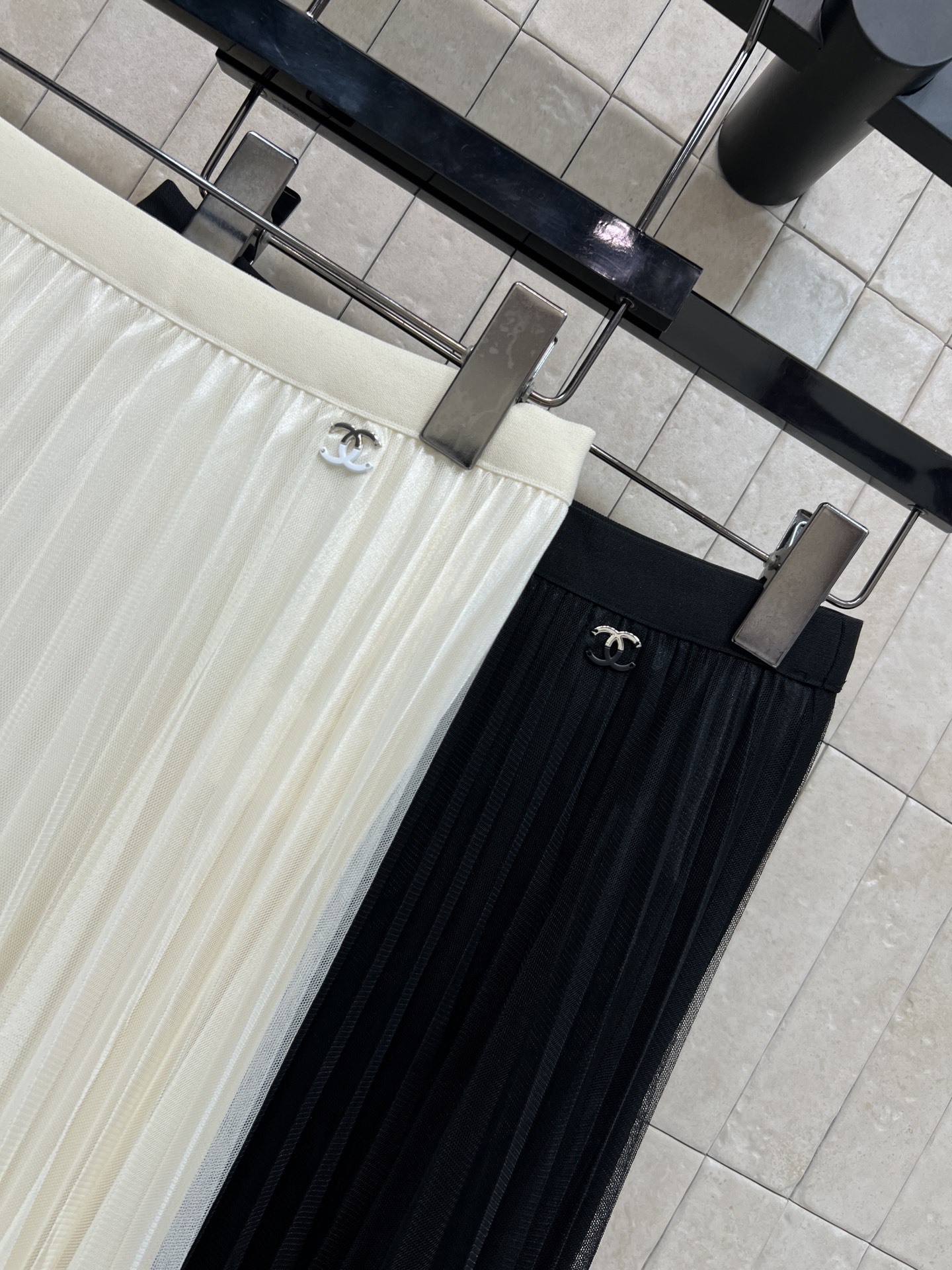 C家 26春夏新款 网纱半裙 A字版型+松紧腰 舒适又显瘦 适合多种身材 下摆蕾丝拼接 精致感满满 面料