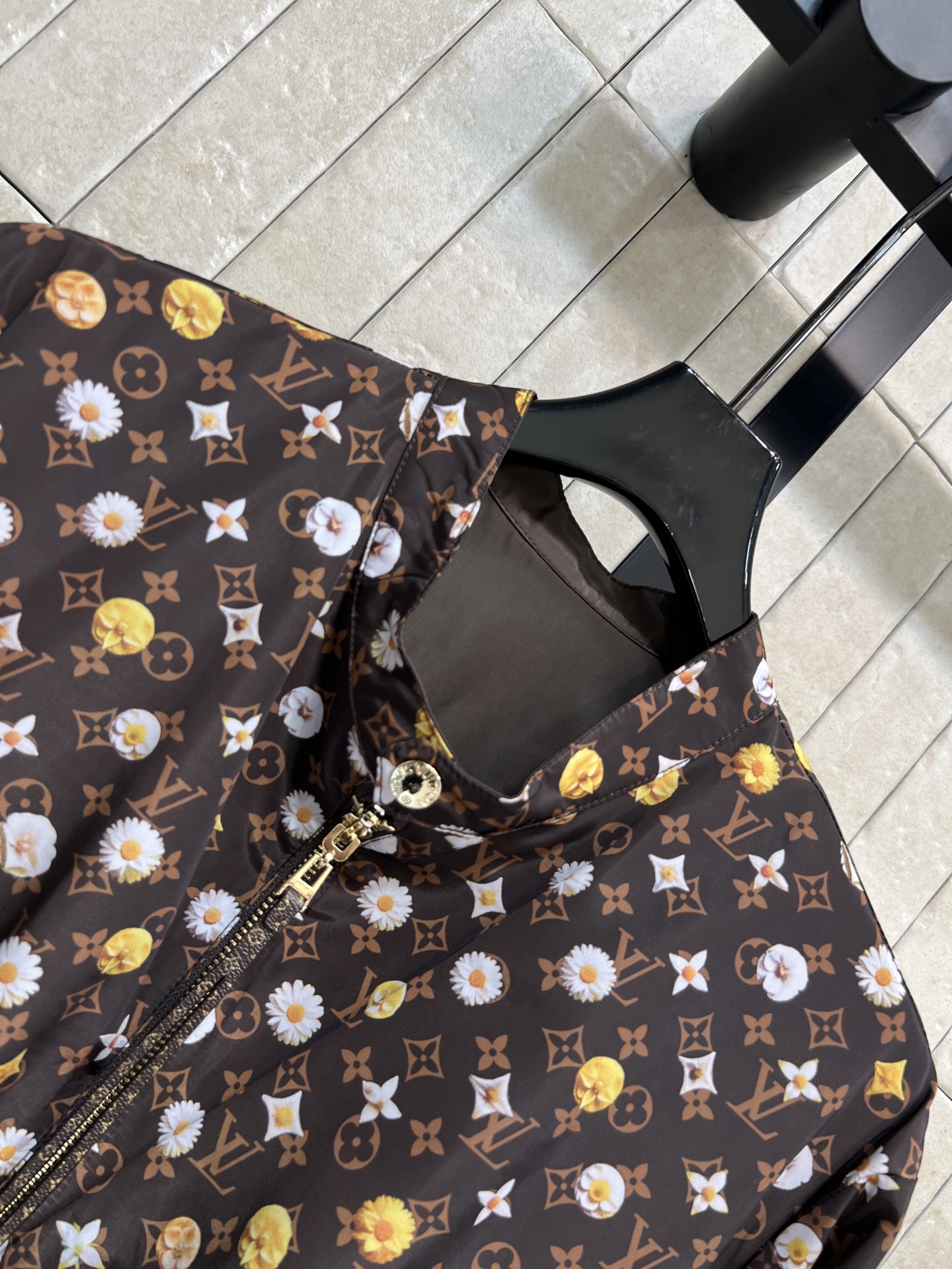 L家 26春夏新款 印花圆领外套 短款版型+罗纹收口 利落显身材 一面logo老花+雏菊 复古又清新另一