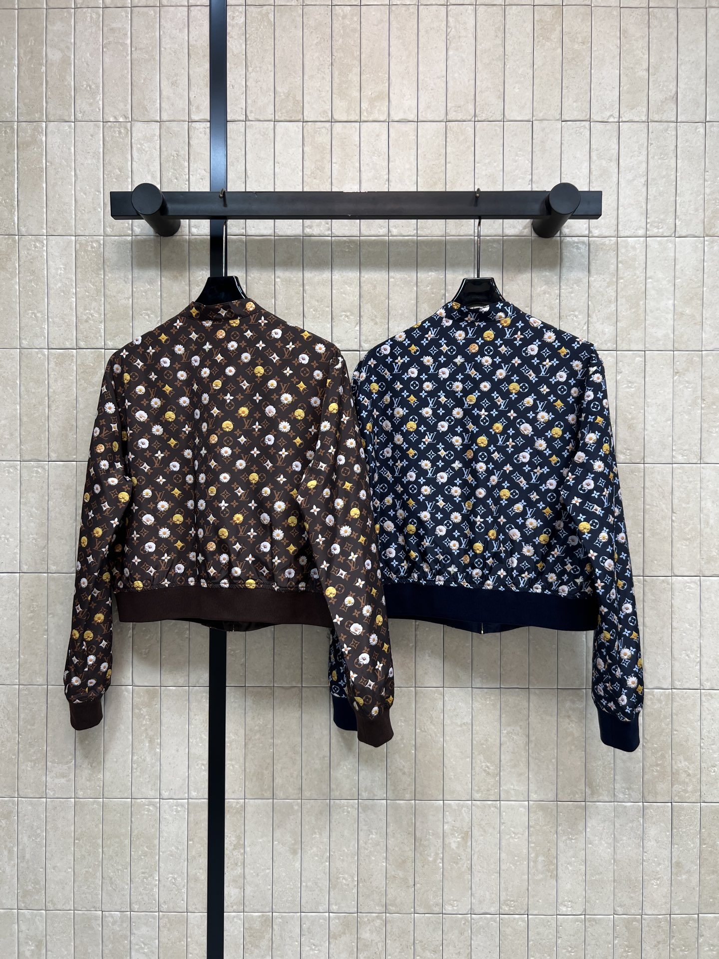 L家 26春夏新款 印花圆领外套 短款版型+罗纹收口 利落显身材 一面logo老花+雏菊 复古又清新另一