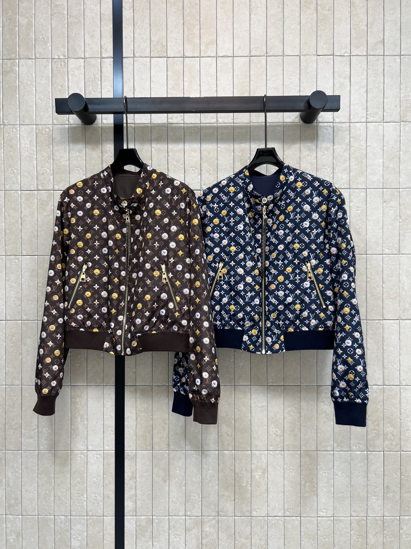 L家 26春夏新款 印花圆领外套 短款版型+罗纹收口 利落显身材 一面logo老花+雏菊 复古又清新另一