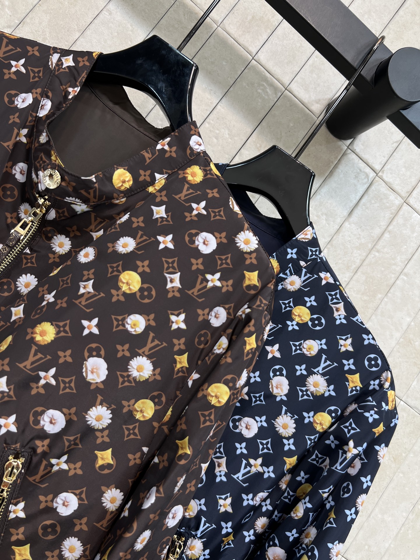 L家 26春夏新款 印花圆领外套 短款版型+罗纹收口 利落显身材 一面logo老花+雏菊 复古又清新另一