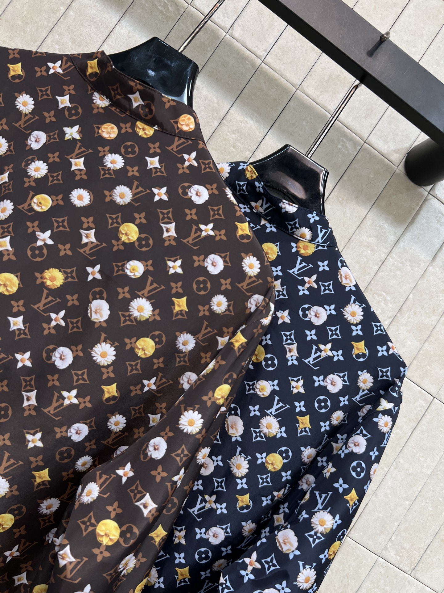 L家 26春夏新款 印花圆领外套 短款版型+罗纹收口 利落显身材 一面logo老花+雏菊 复古又清新另一