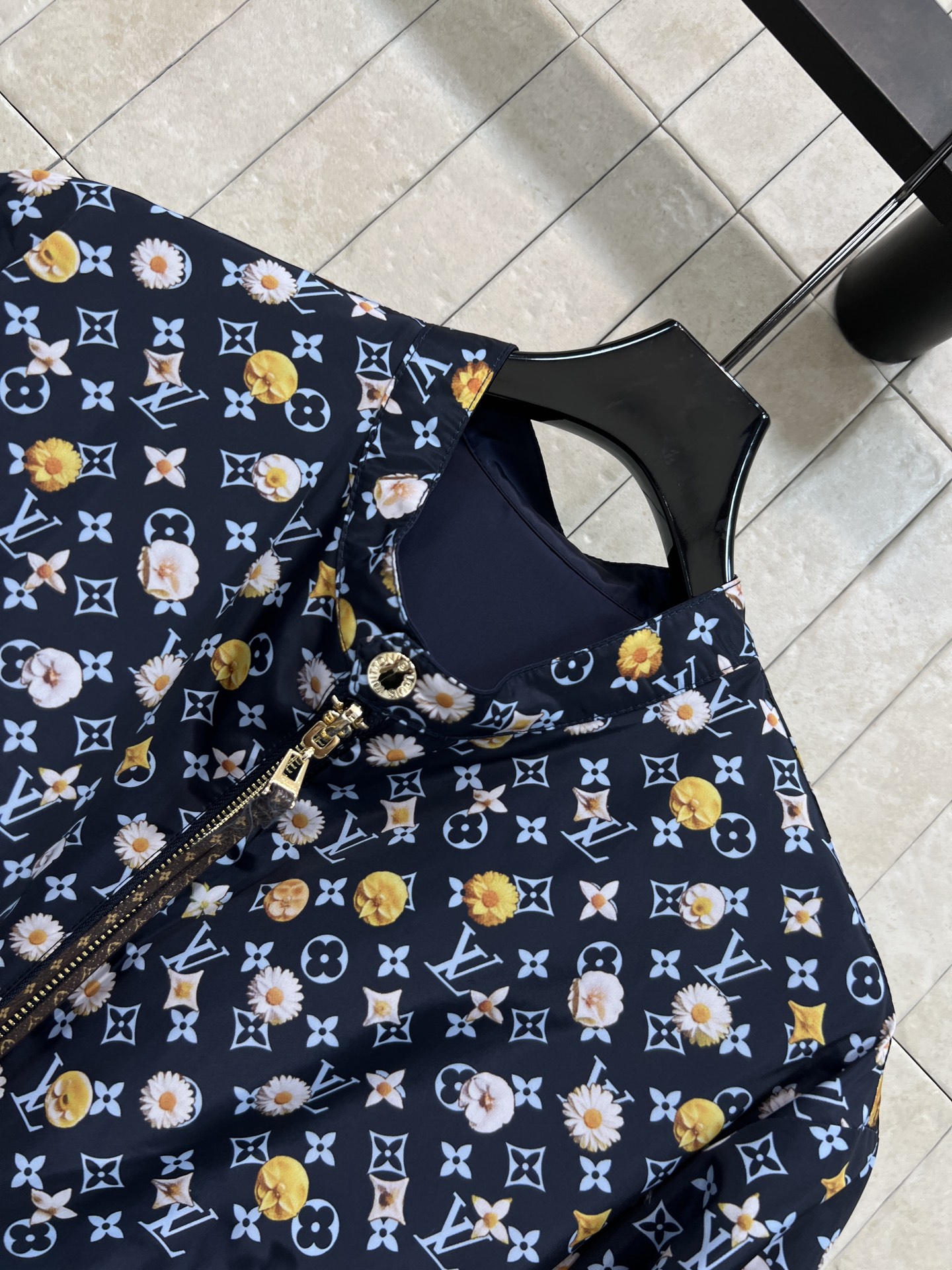 L家 26春夏新款 印花圆领外套 短款版型+罗纹收口 利落显身材 一面logo老花+雏菊 复古又清新另一