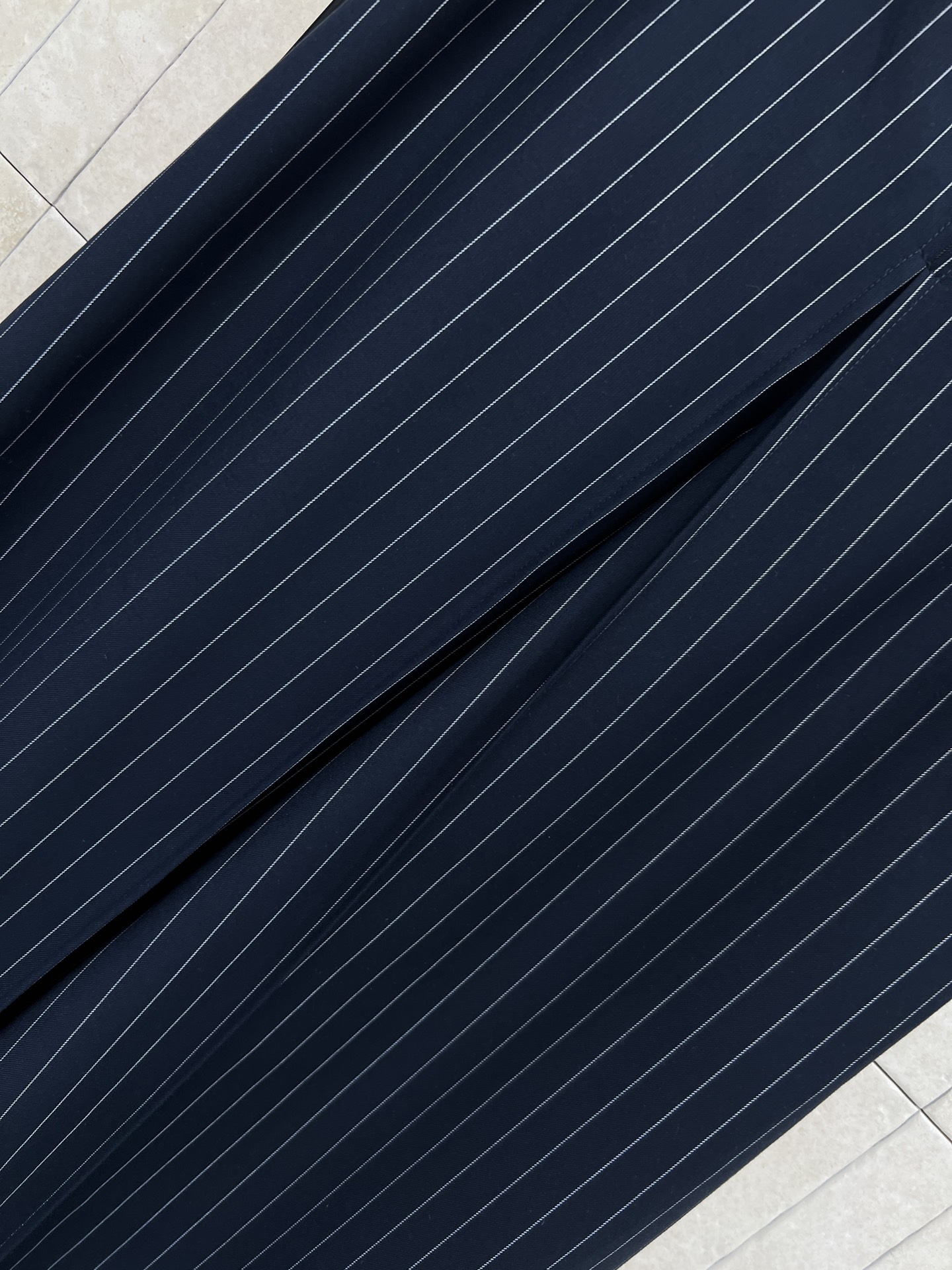 L家 26春夏新款 条纹阔腿裤 高腰设计 面料垂感超赞 修饰腿型显瘦 前襟立体褶设计 版型松弛不紧绷 条