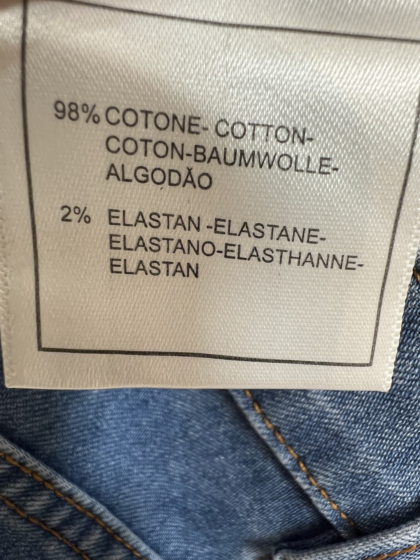C家 26春夏新款 高腰微喇牛仔裤 微喇裤型修饰小腿线条 拉长腿部比例 显瘦效果超赞 高腰设计提升腰线 