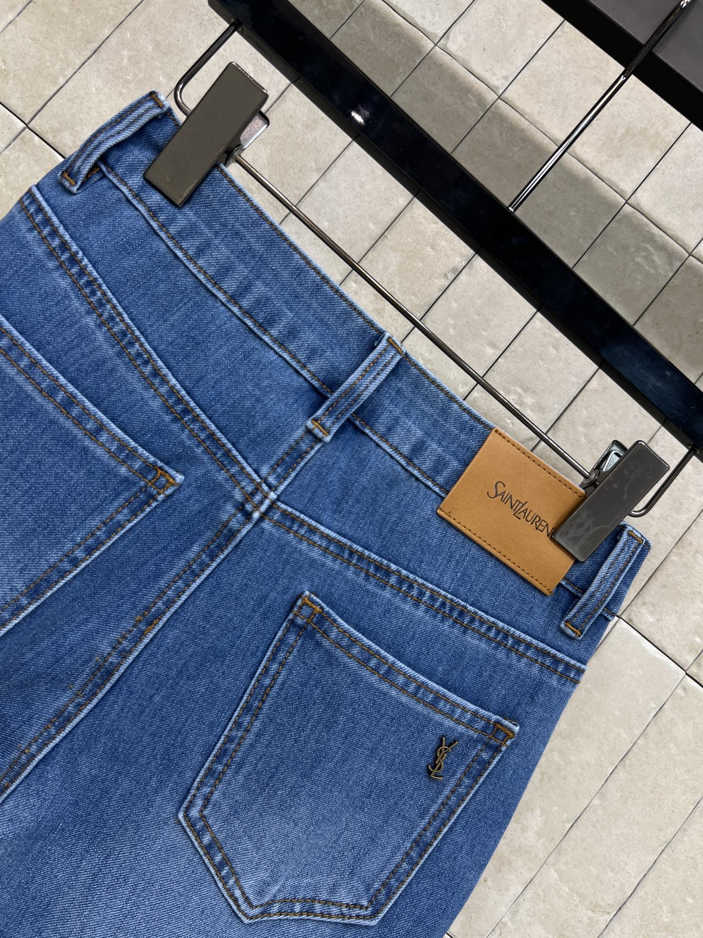 SLP家 26春夏新款 ​​高腰微喇牛仔裤 软糯弹力牛仔面料 久坐不紧绷 高腰收紧腰腹 中线立体压褶 视